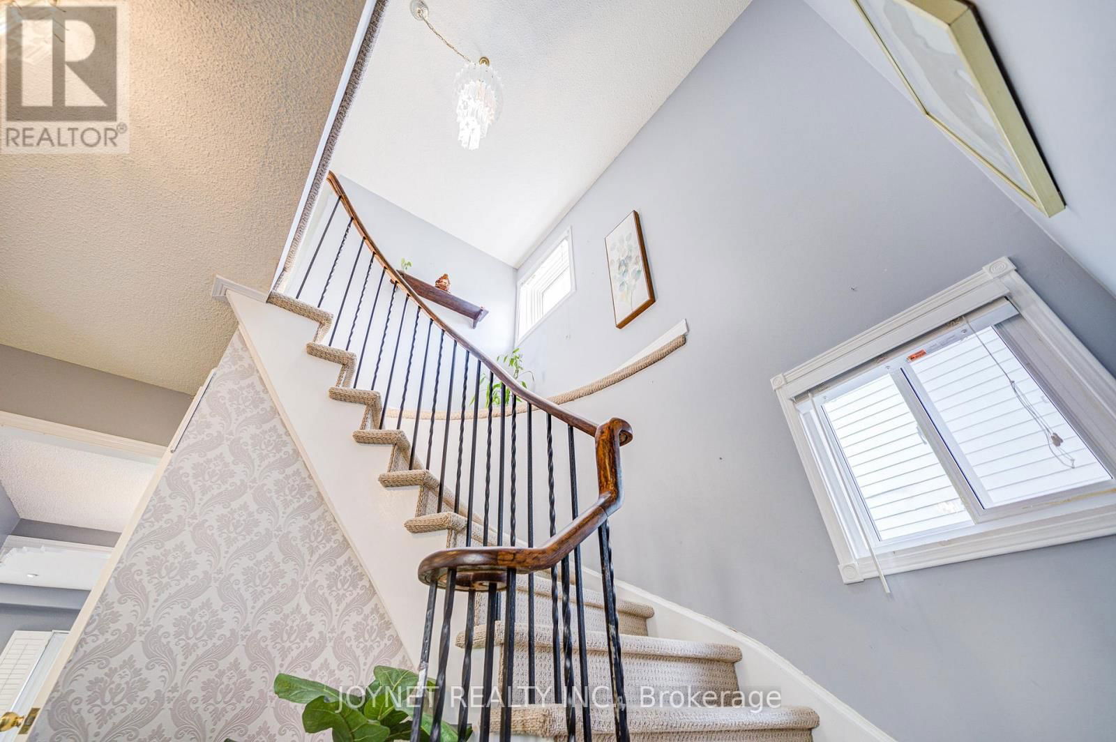3218 VALCOURT CRESCENT Image 4