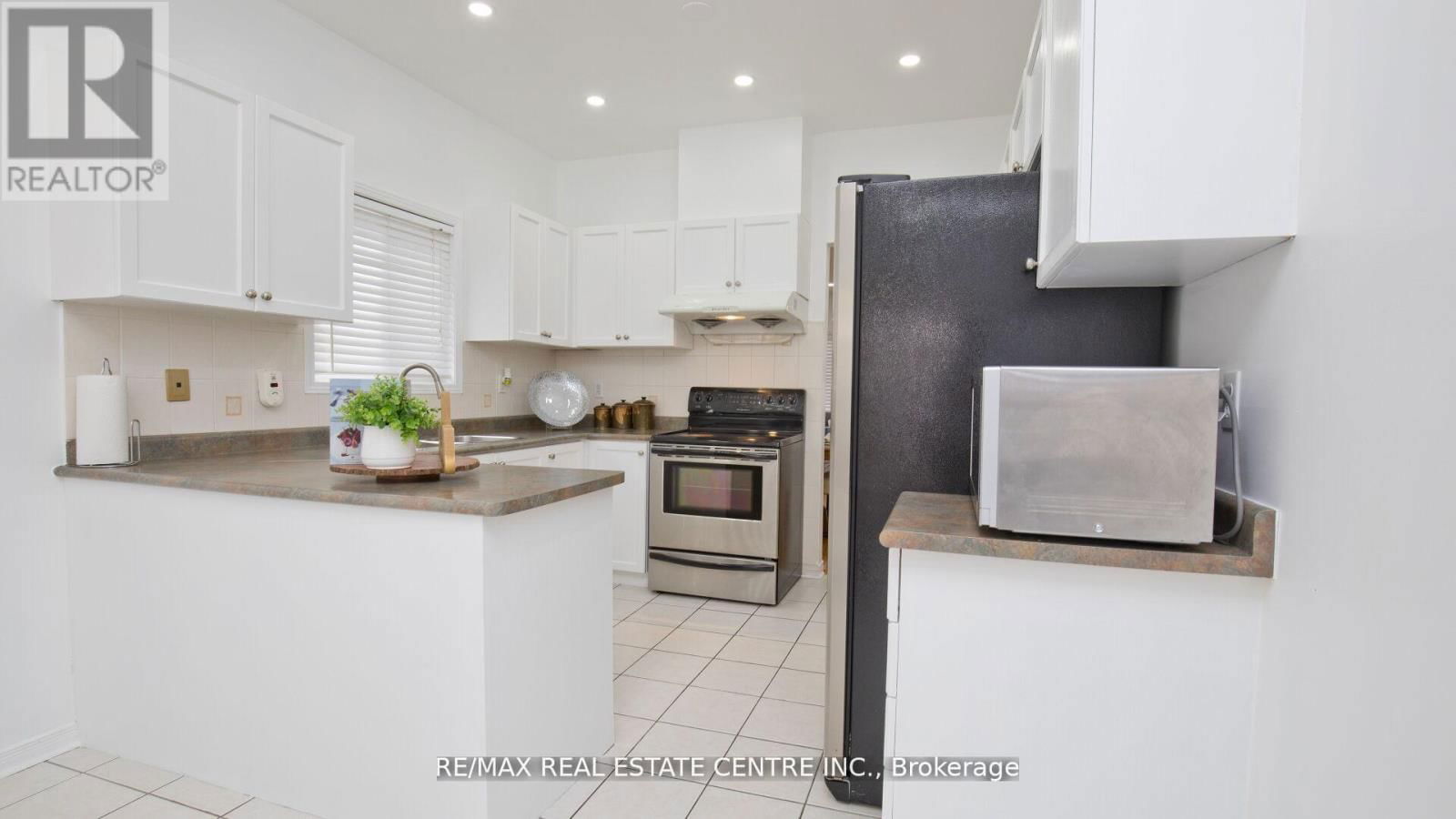 32 PAPPAIN CRESCENT Image 18