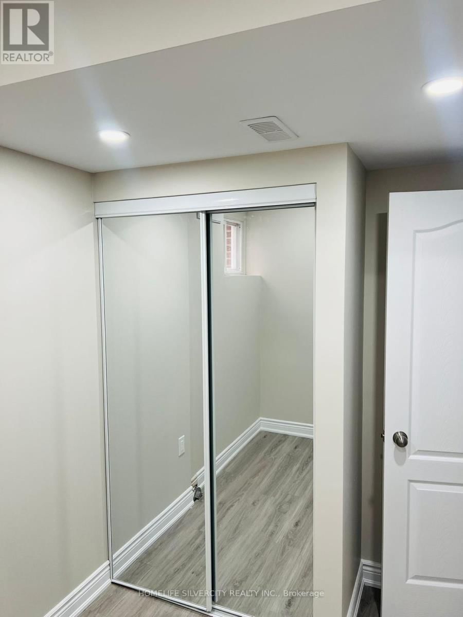 21 ASHFORD COURT Image 13
