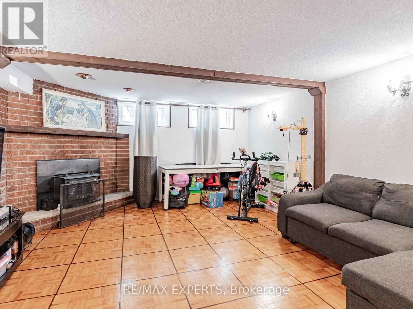 7 CULFORD ROAD Image 32