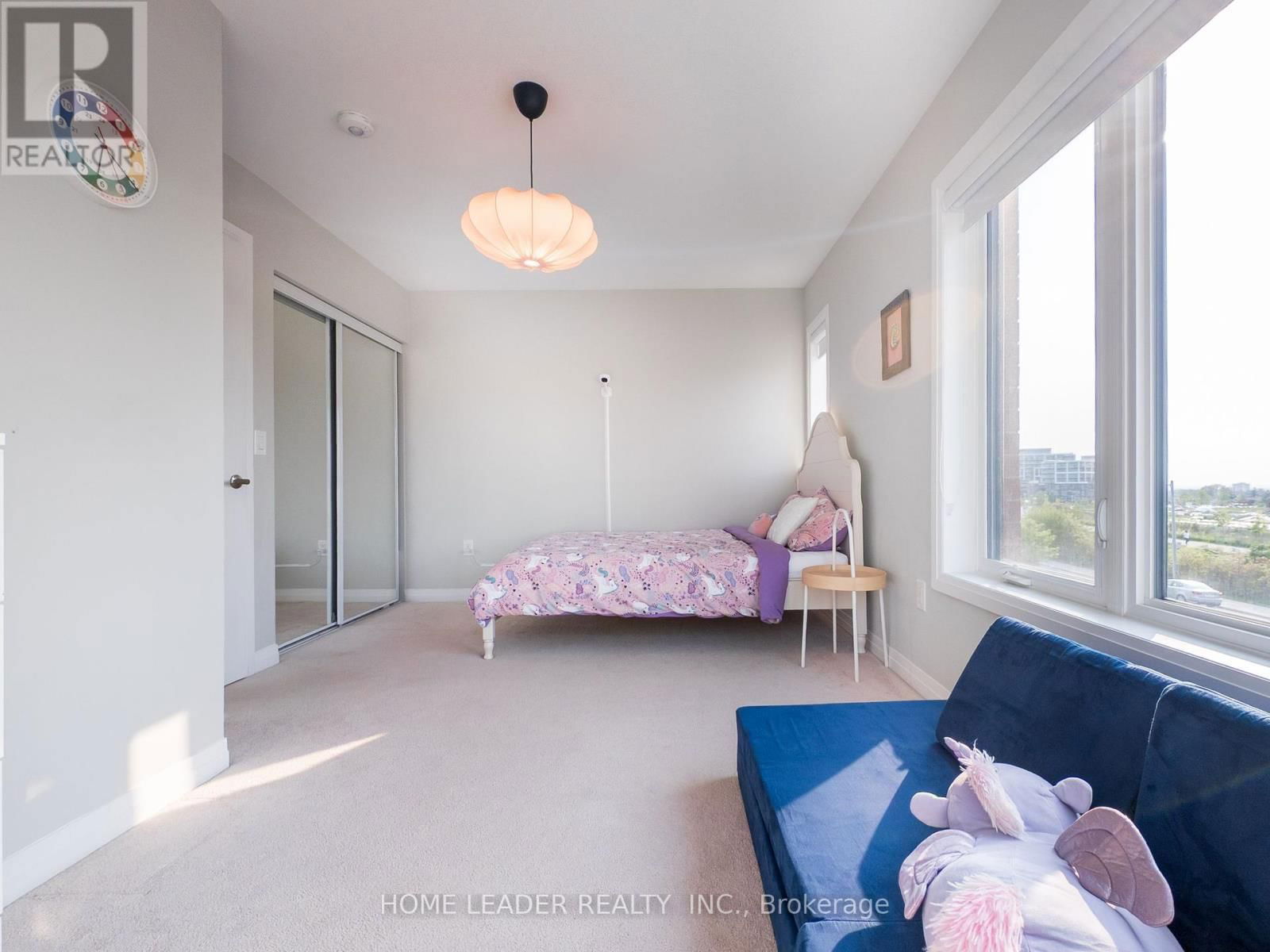 243 DOWNSVIEW PARK BOULEVARD Image 12