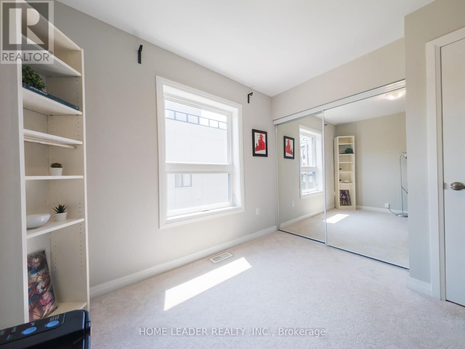 243 DOWNSVIEW PARK BOULEVARD Image 17