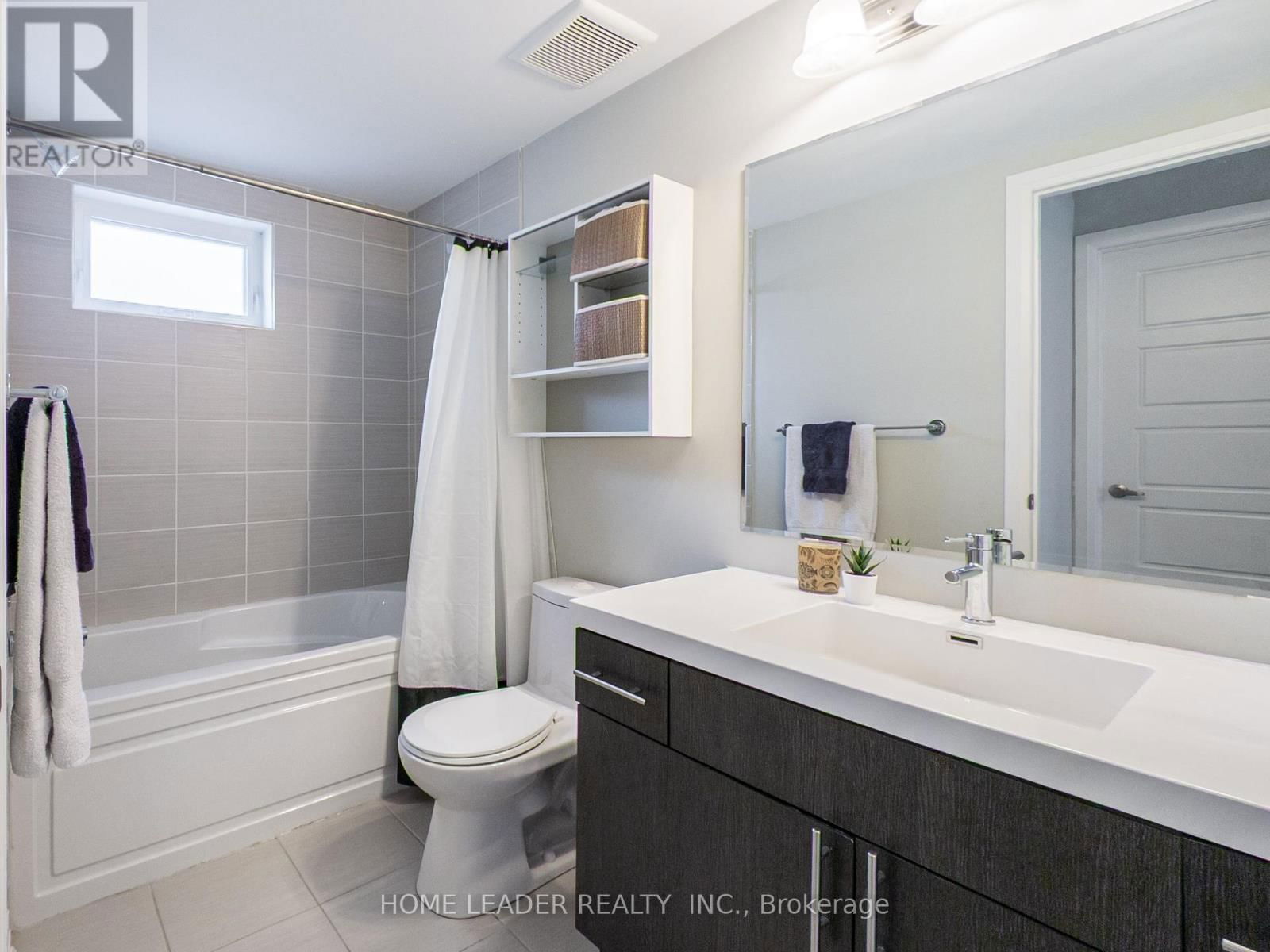 243 DOWNSVIEW PARK BOULEVARD Image 18