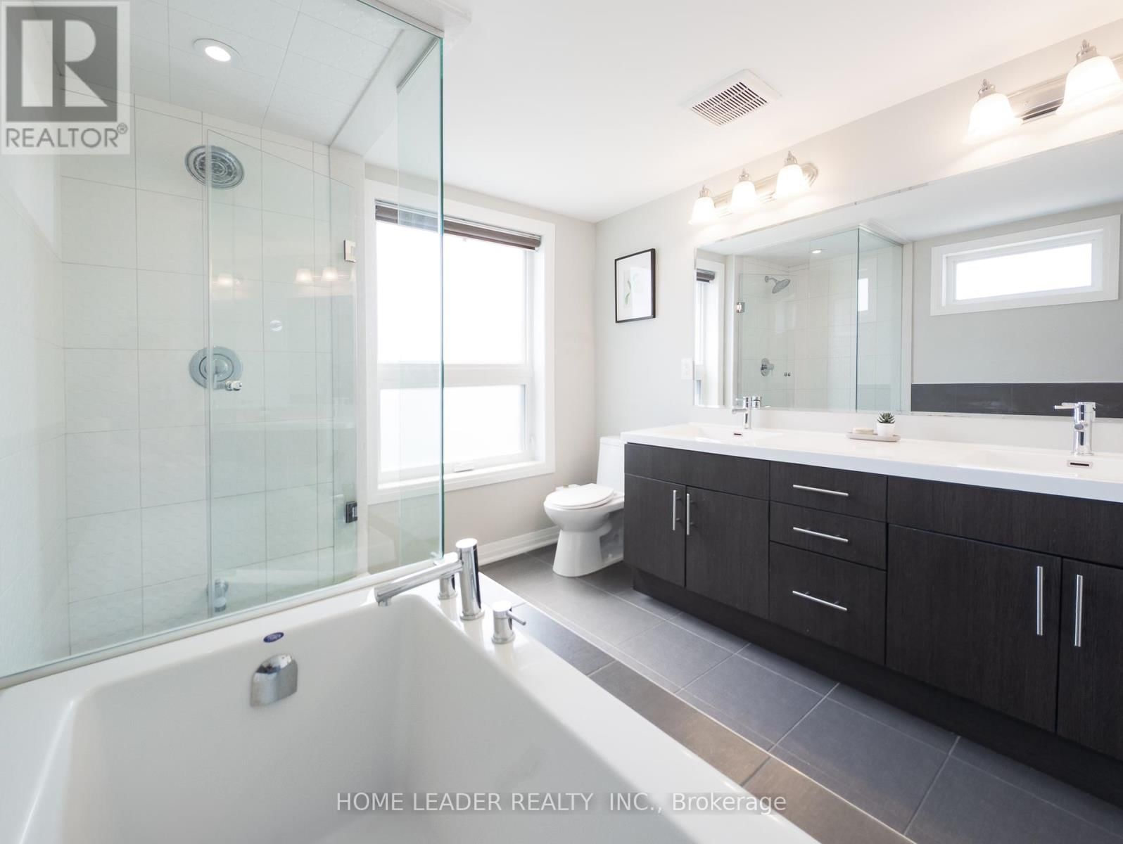 243 DOWNSVIEW PARK BOULEVARD Image 21