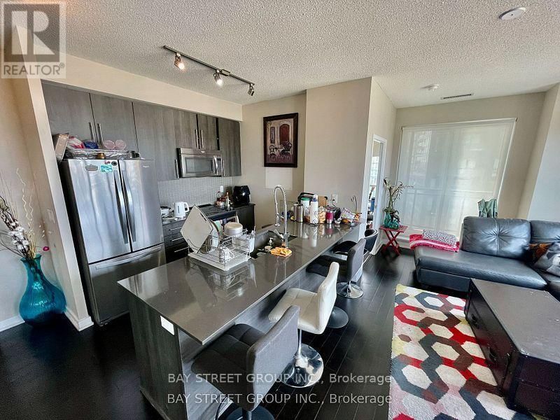 2805 - 4011 BRICKSTONE MEWS Image 2