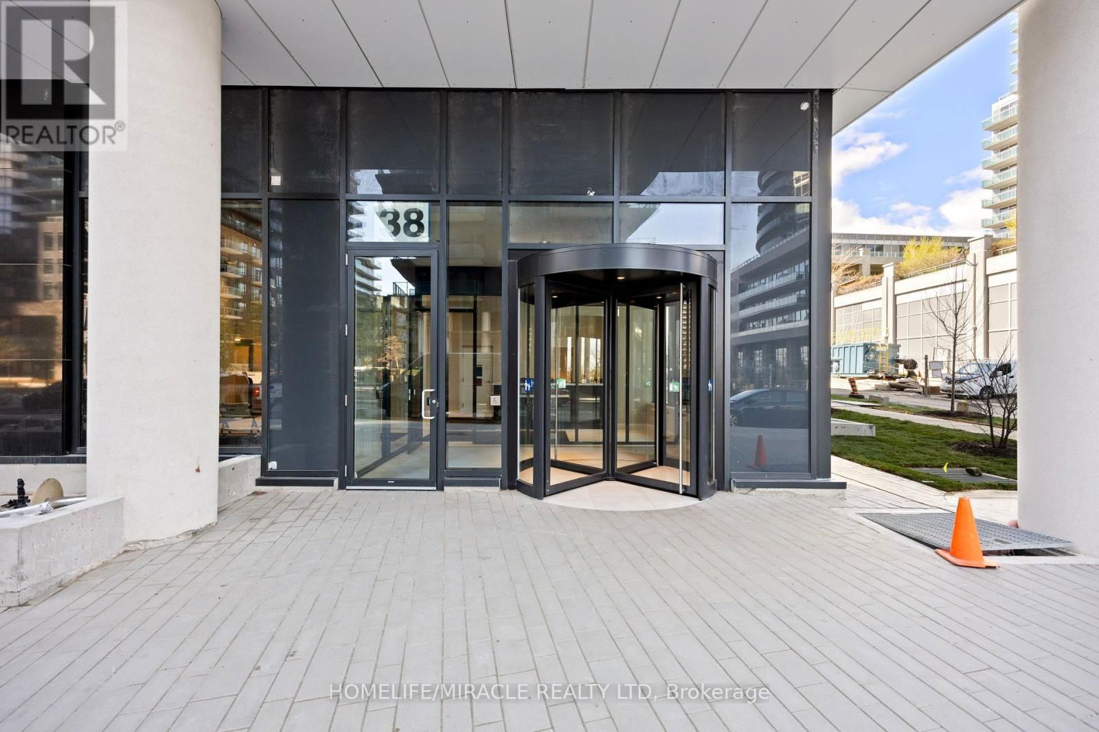 607 - 38 ANNIE CRAIG DRIVE Image 2