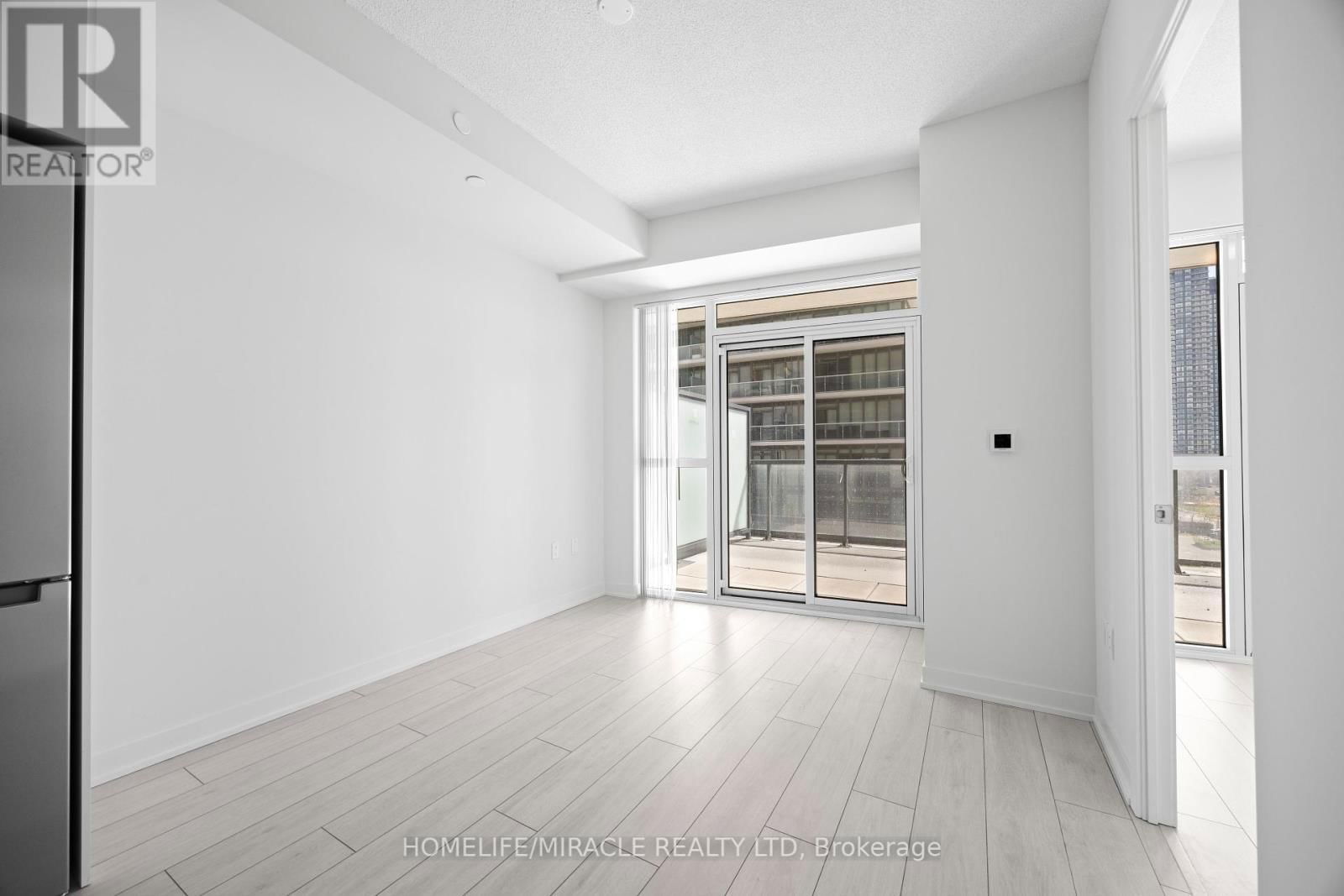 607 - 38 ANNIE CRAIG DRIVE Image 24