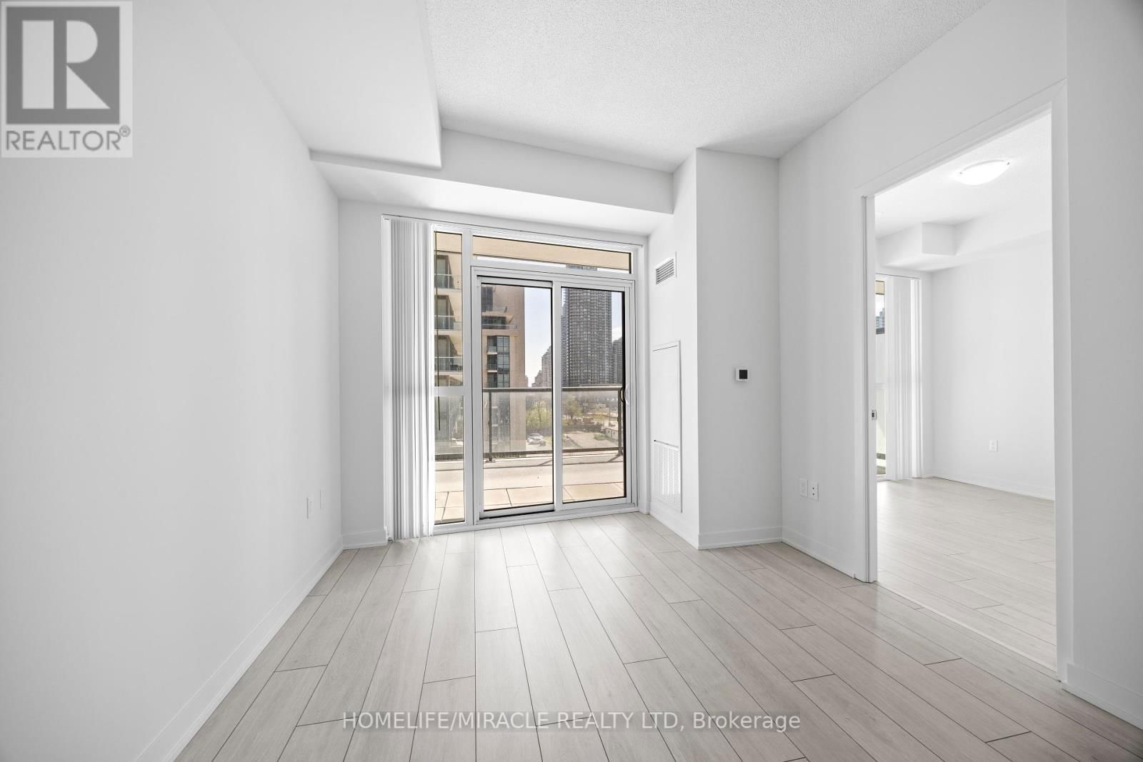 607 - 38 ANNIE CRAIG DRIVE Image 25