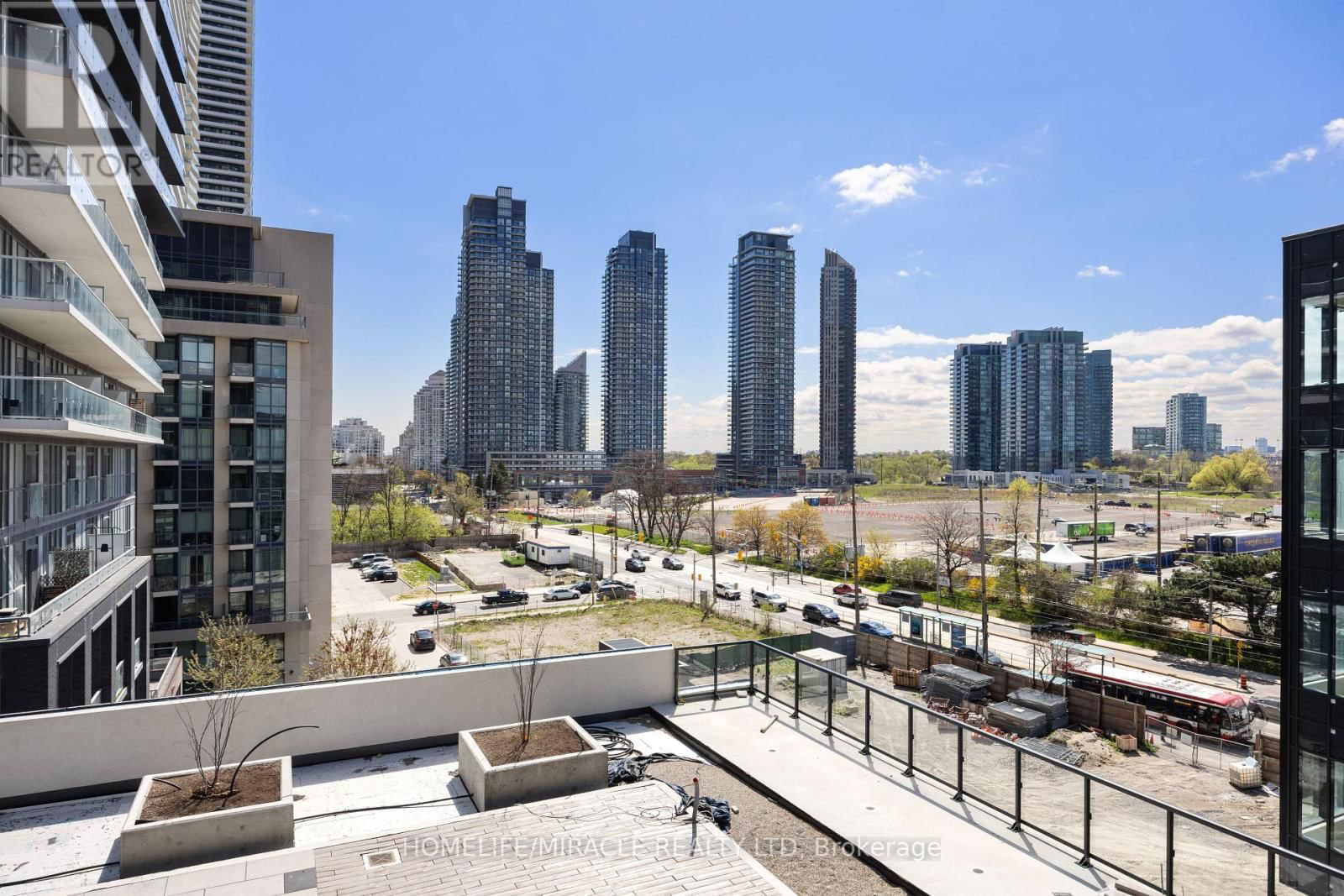 607 - 38 ANNIE CRAIG DRIVE Image 32
