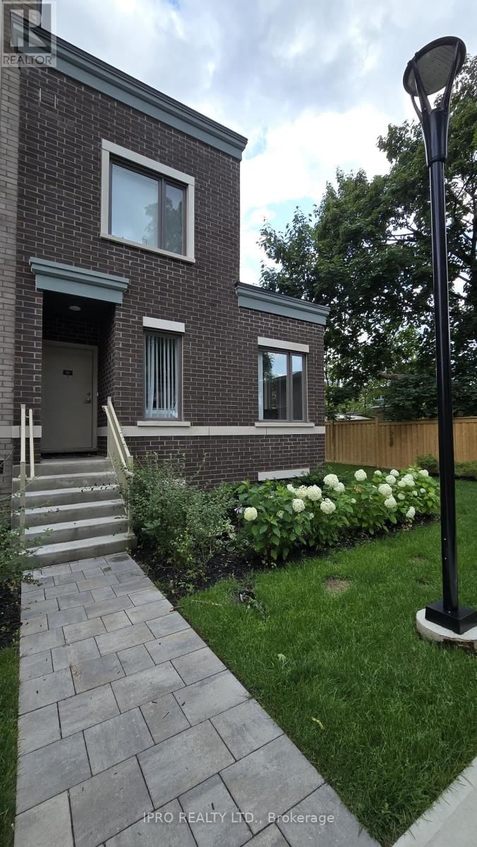 81 - 10 WILLIAM JACKSON WAY Image 1