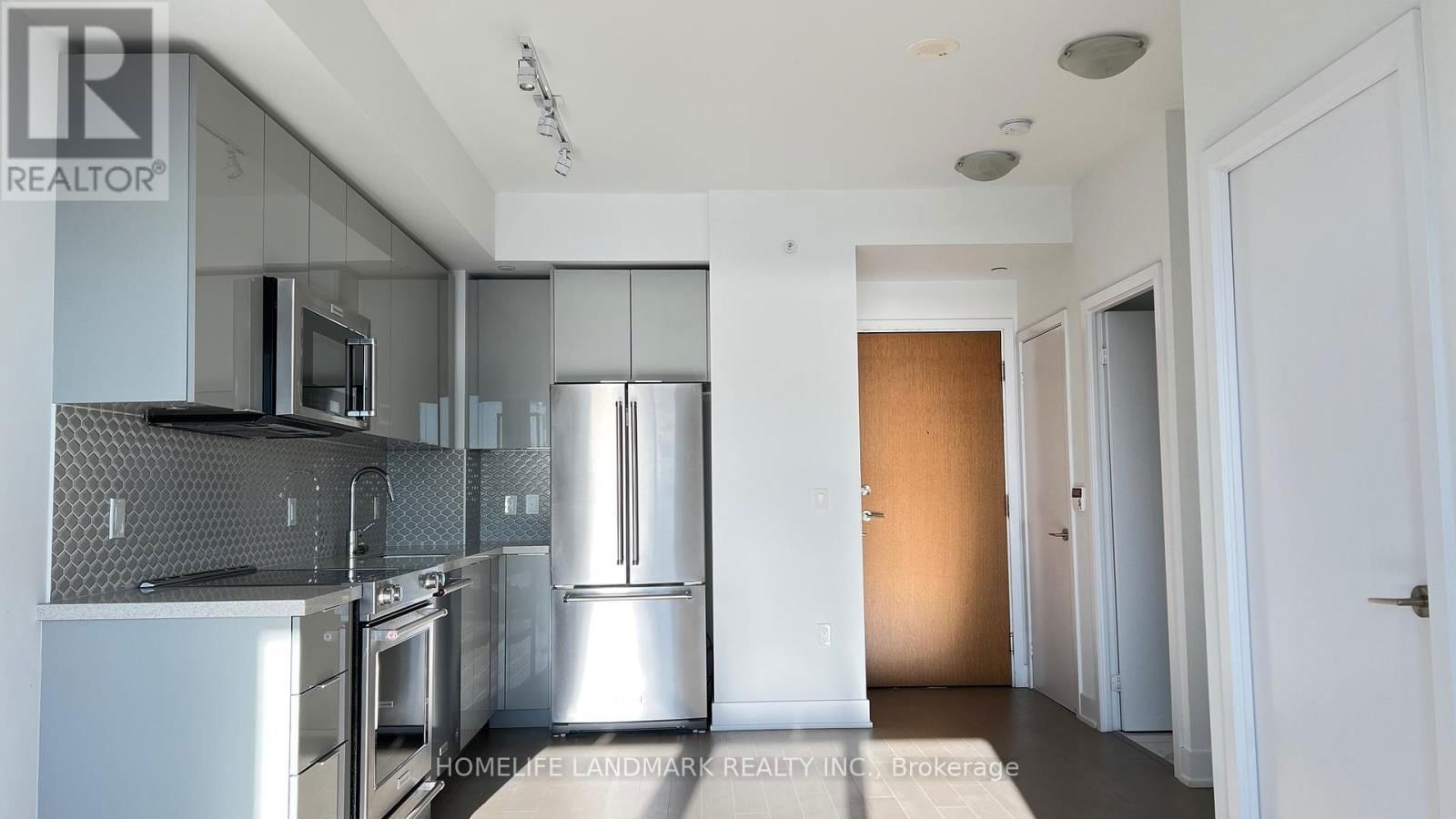 3819 - 30 SHORE BREEZE DRIVE Image 6