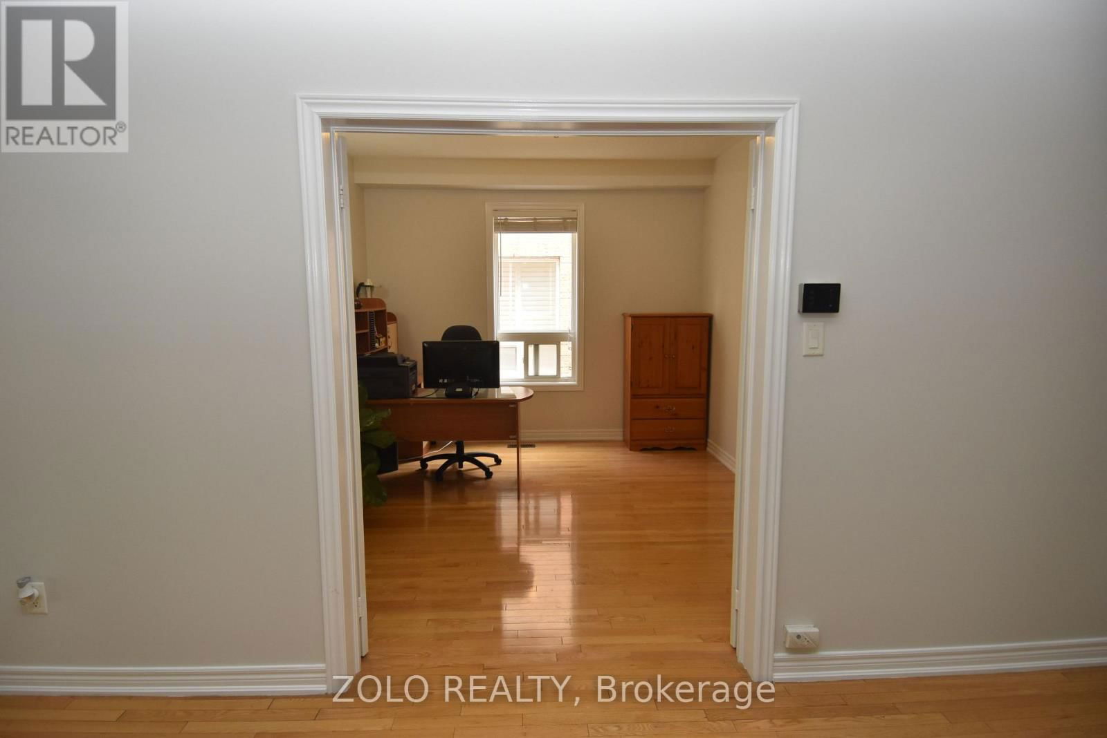22 SHOWBOAT CRESCENT Image 11