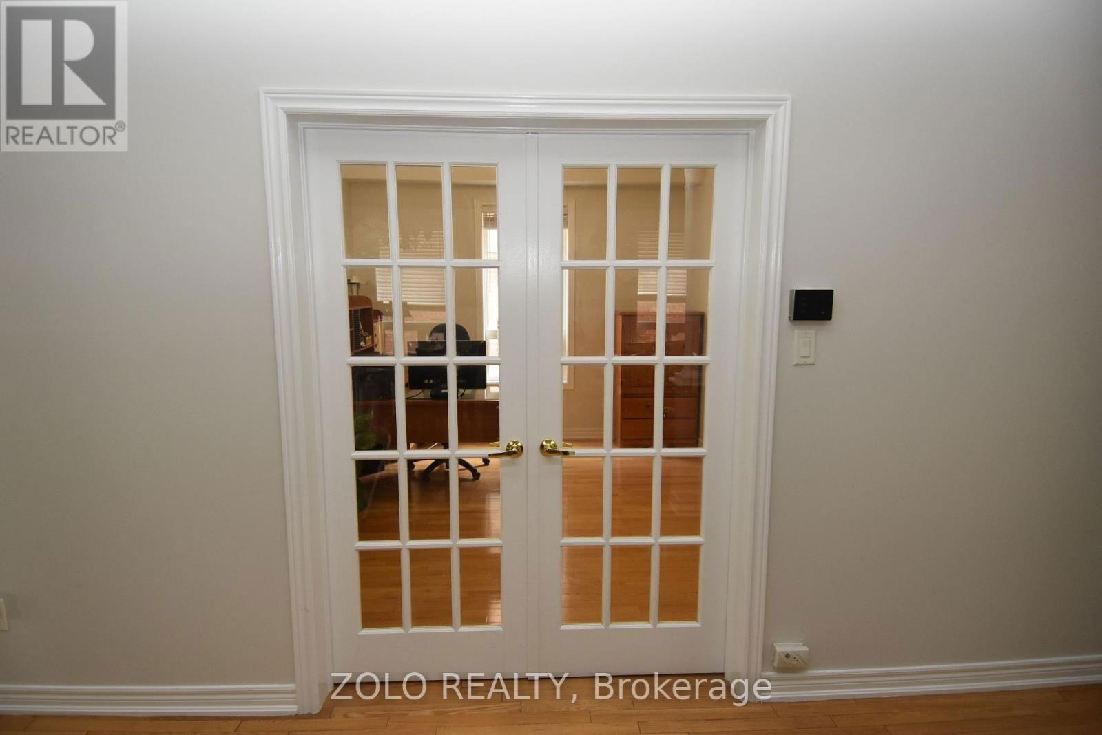 22 SHOWBOAT CRESCENT Image 12