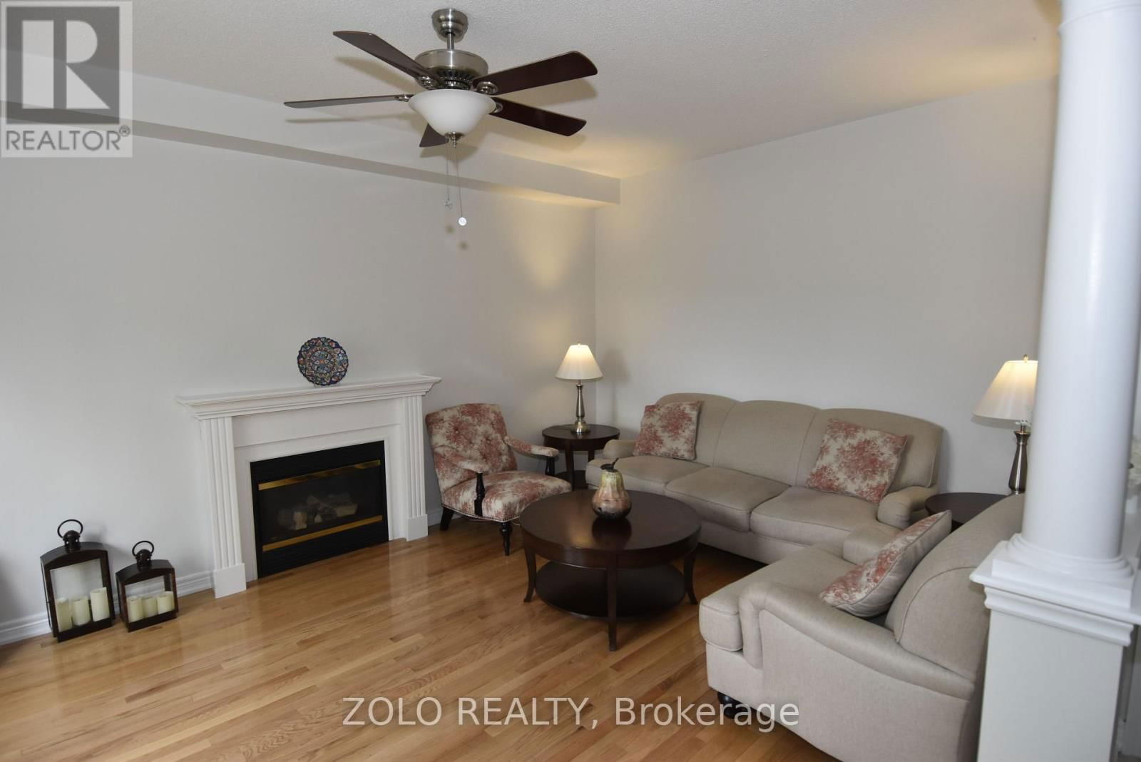 22 SHOWBOAT CRESCENT Image 16