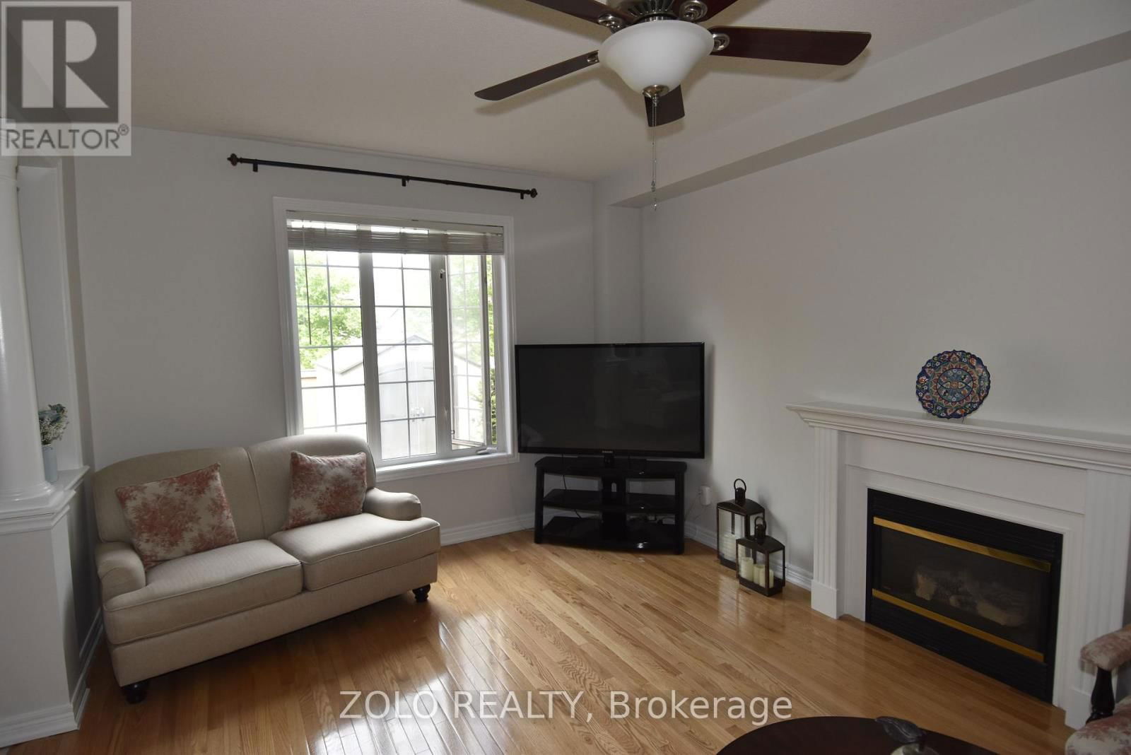 22 SHOWBOAT CRESCENT Image 17