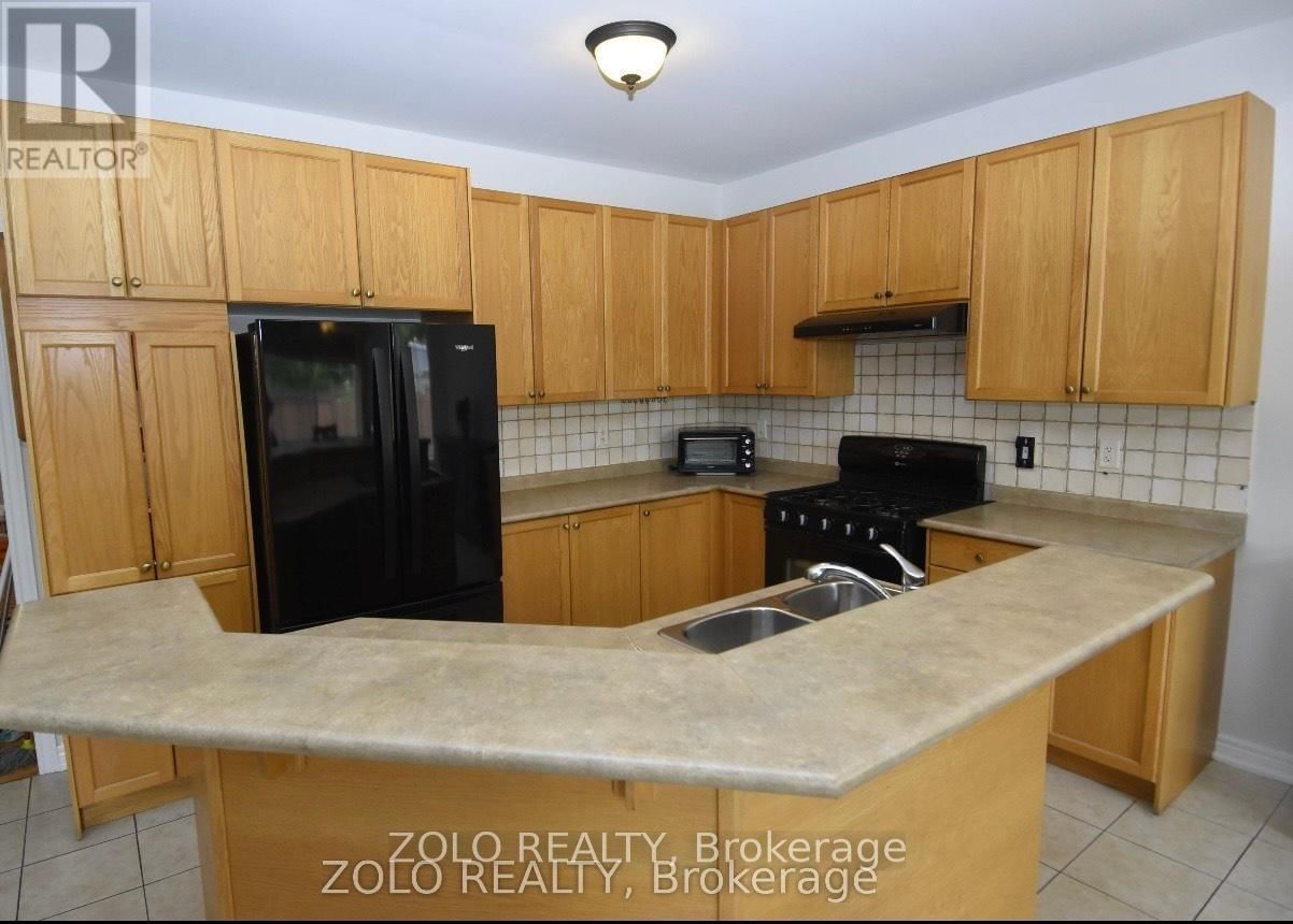 22 SHOWBOAT CRESCENT Image 20