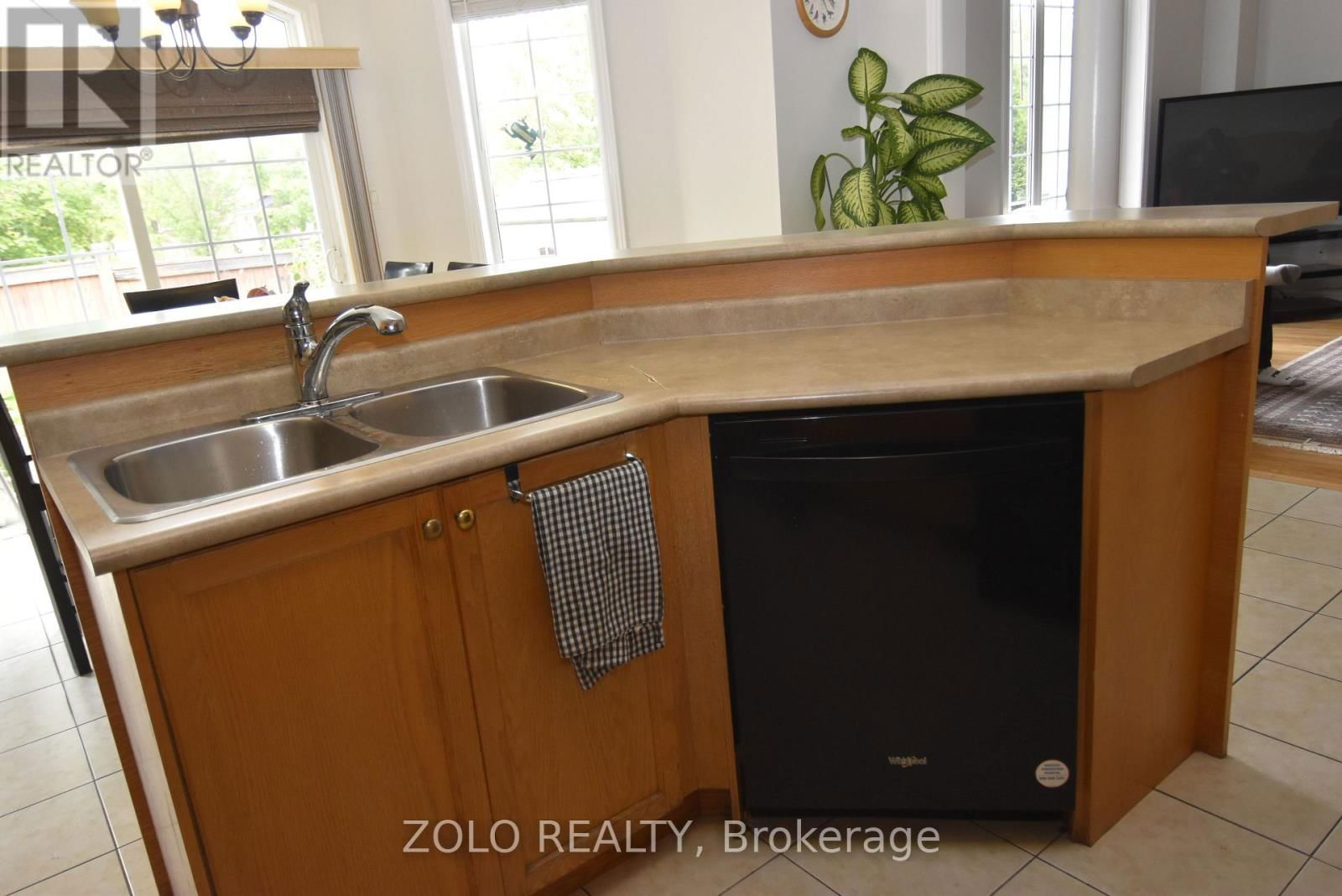 22 SHOWBOAT CRESCENT Image 21