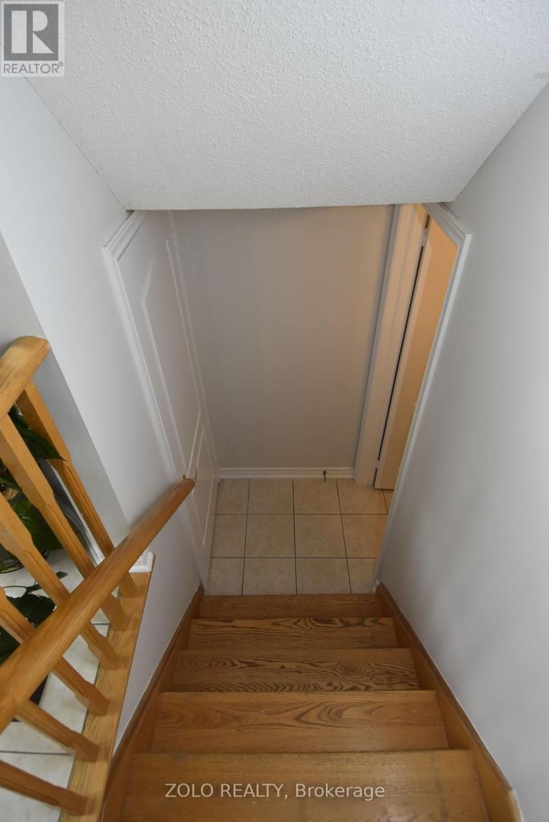 22 SHOWBOAT CRESCENT Image 24