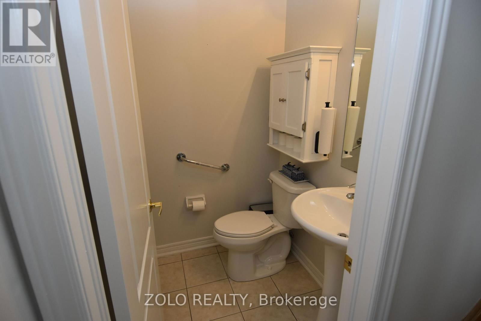 22 SHOWBOAT CRESCENT Image 25