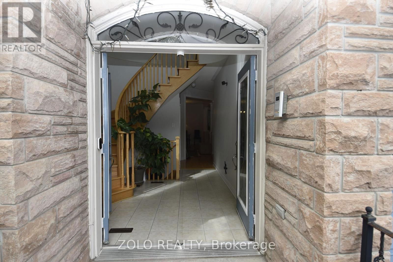 22 SHOWBOAT CRESCENT Image 3