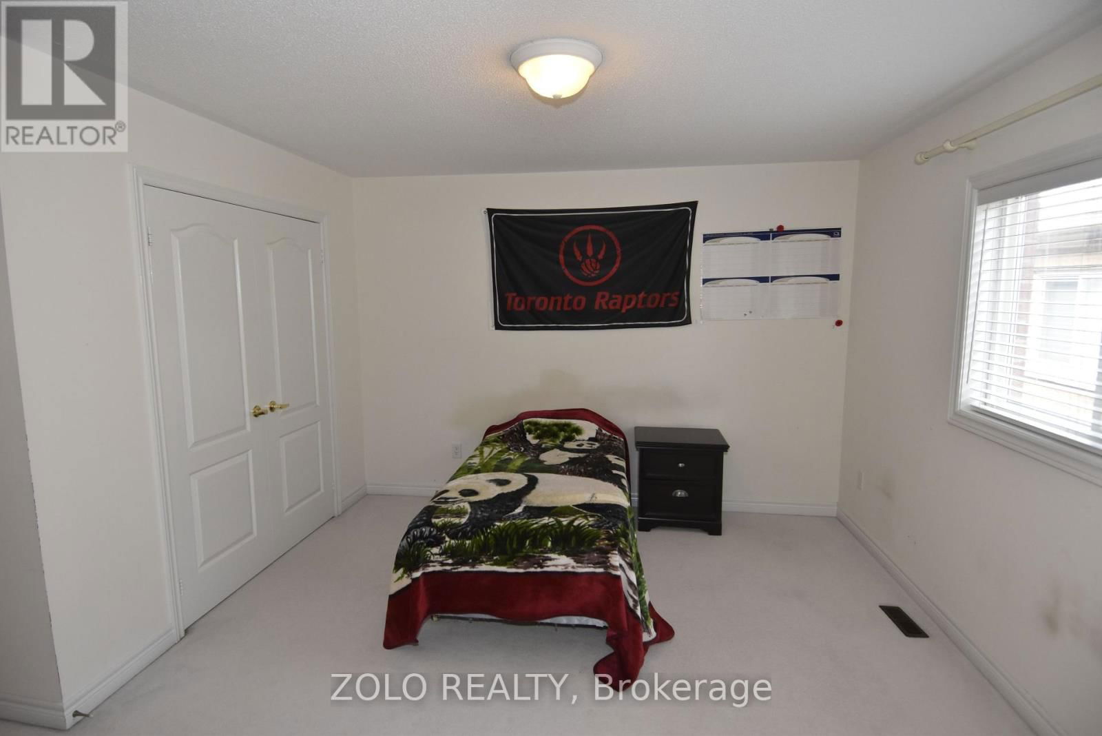 22 SHOWBOAT CRESCENT Image 37