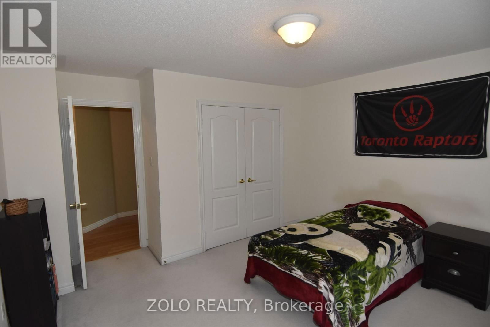 22 SHOWBOAT CRESCENT Image 38