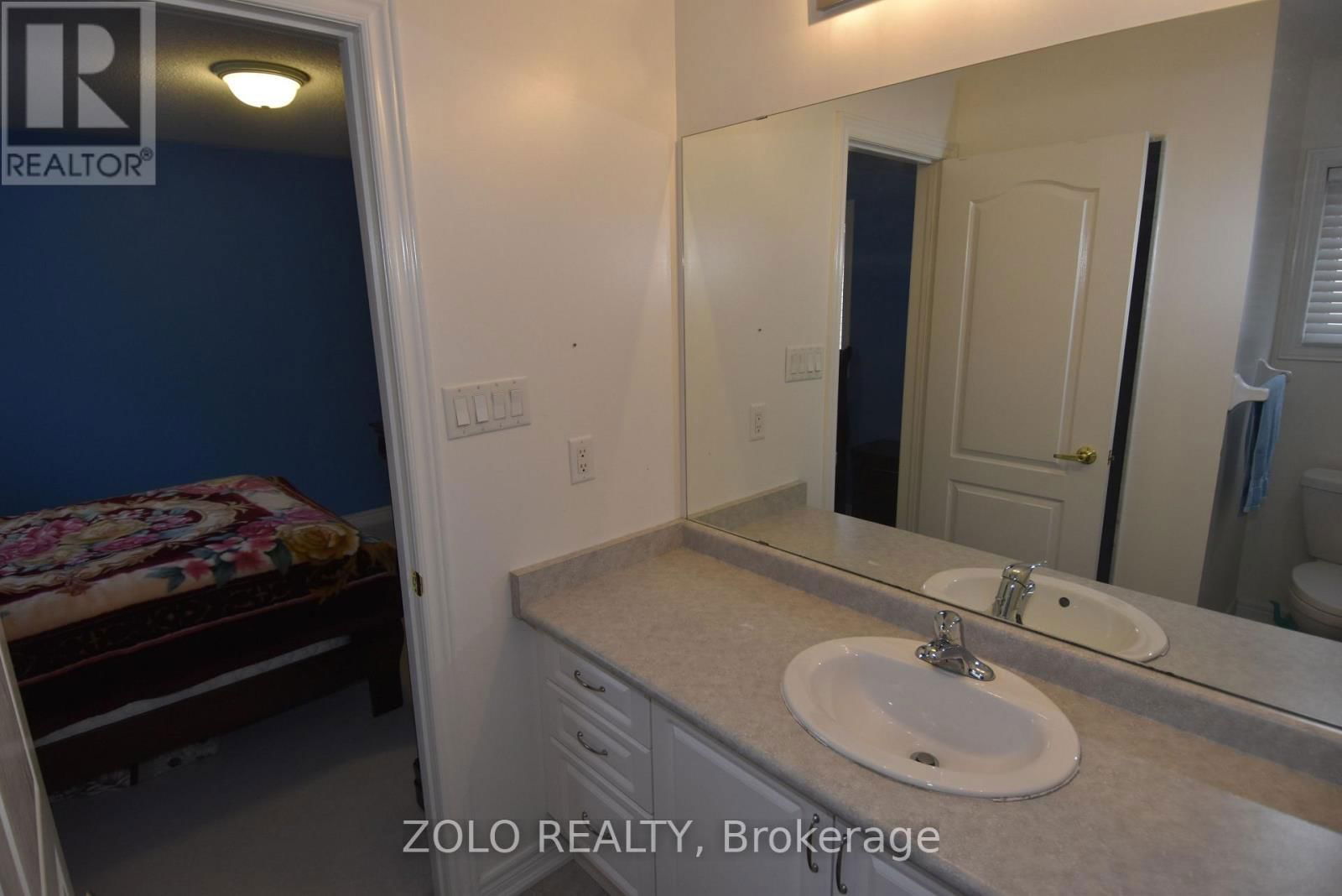 22 SHOWBOAT CRESCENT Image 39