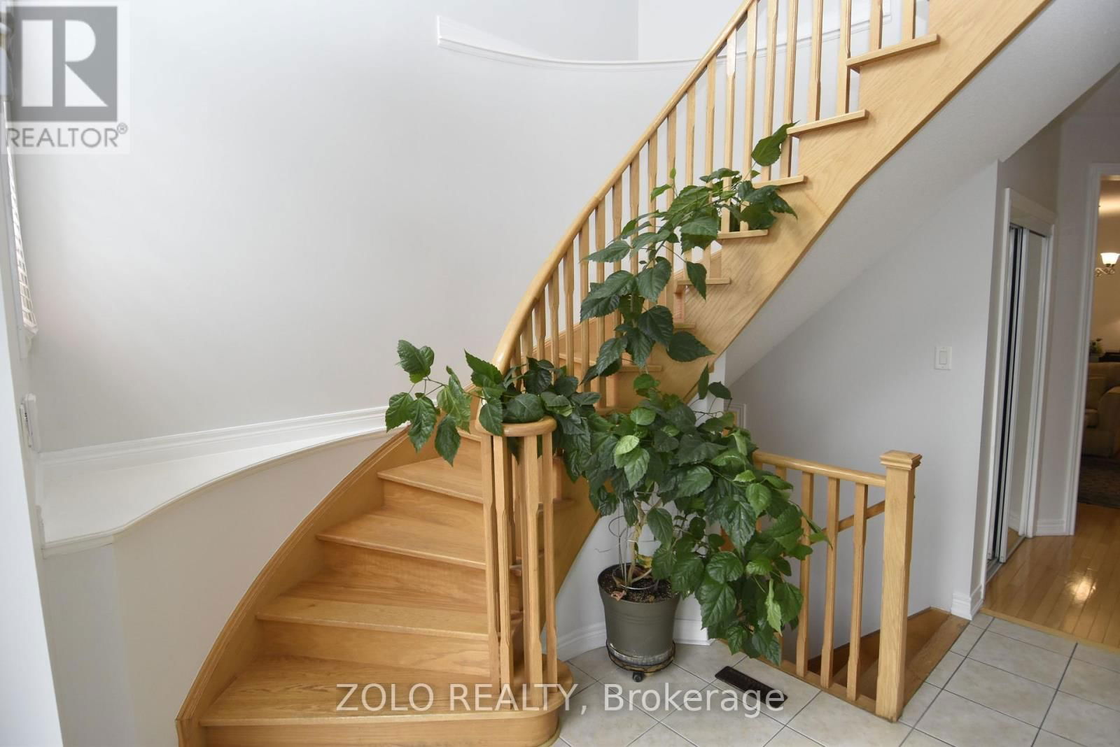 22 SHOWBOAT CRESCENT Image 4