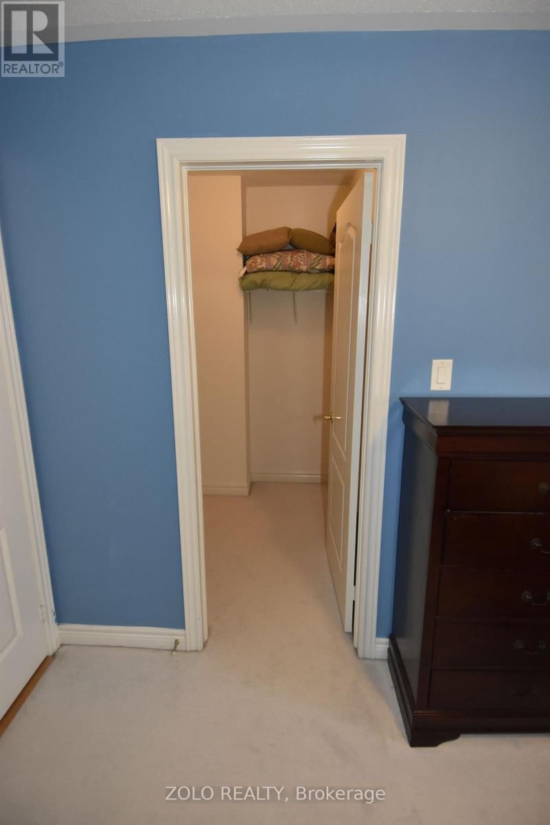 22 SHOWBOAT CRESCENT Image 41