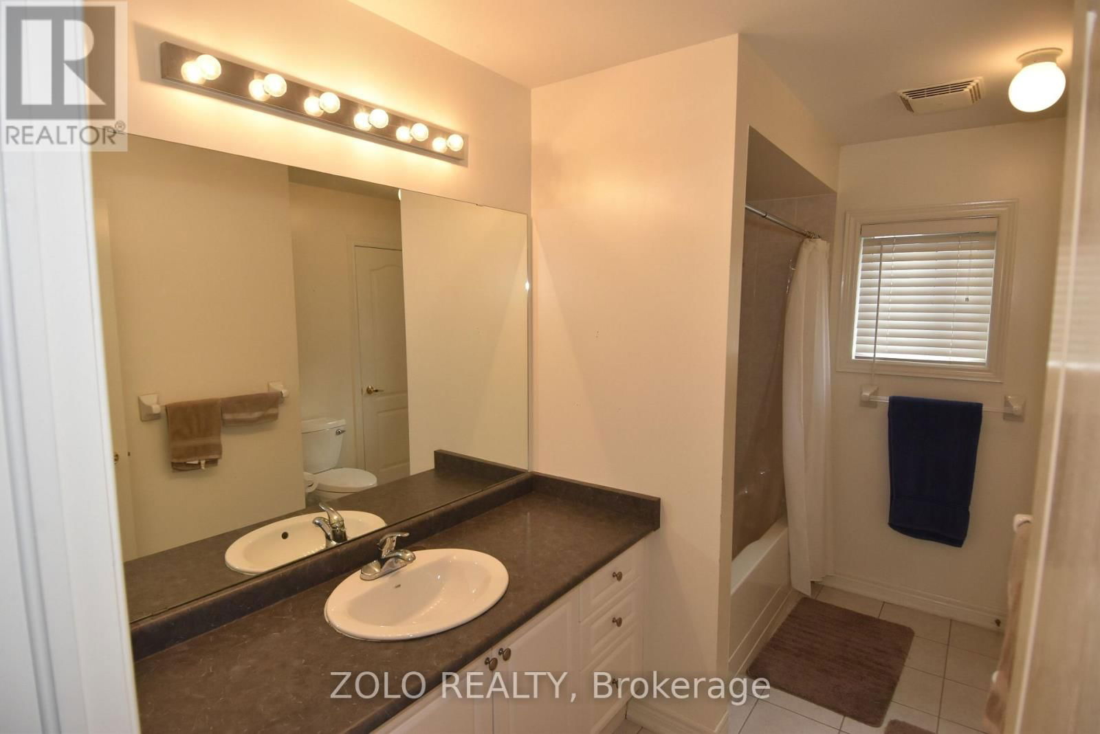22 SHOWBOAT CRESCENT Image 44