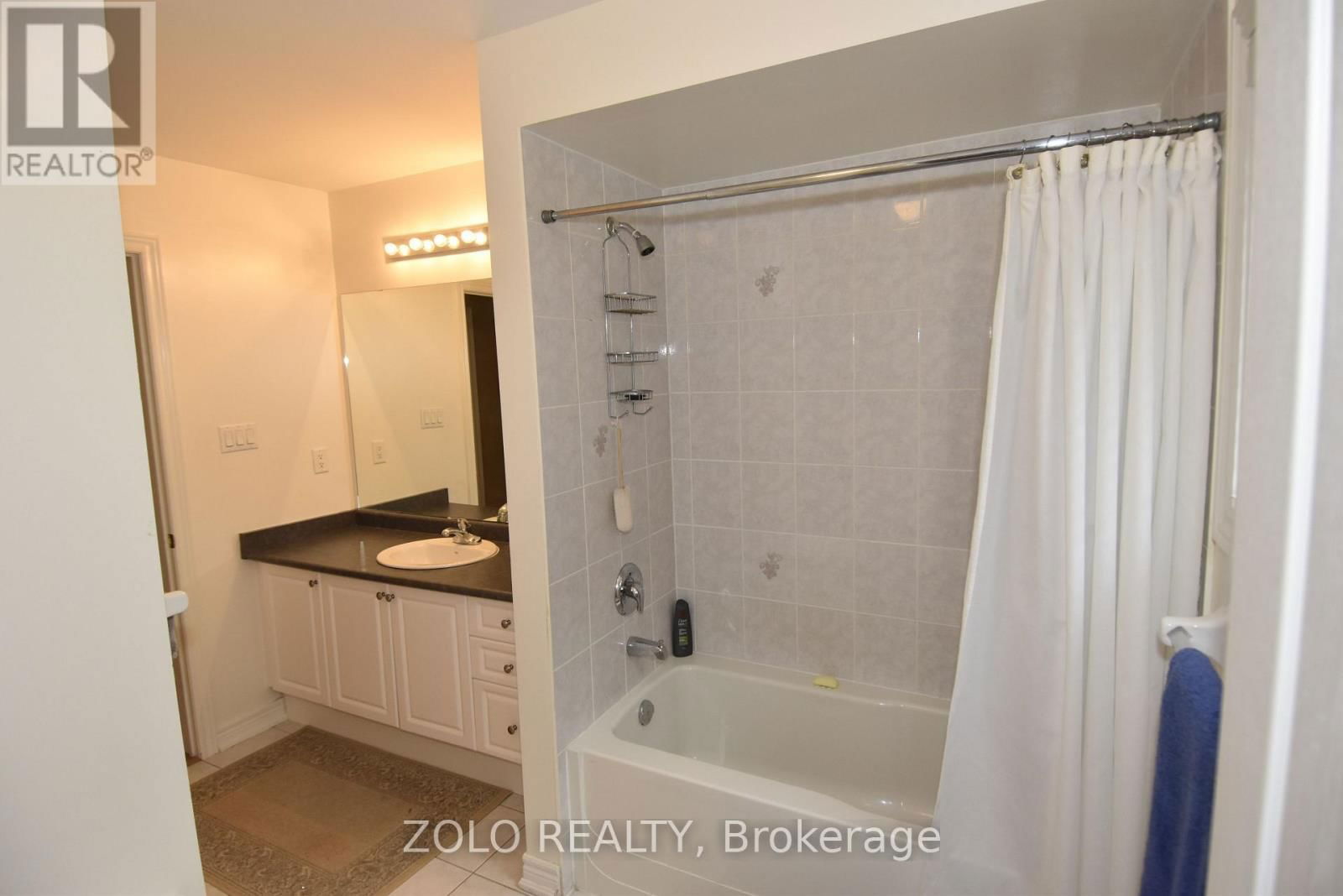22 SHOWBOAT CRESCENT Image 45