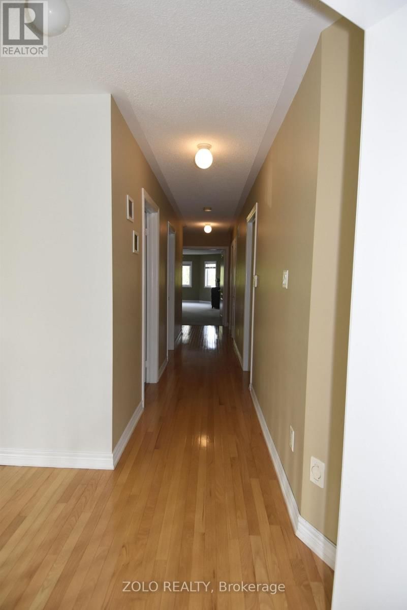 22 SHOWBOAT CRESCENT Image 46