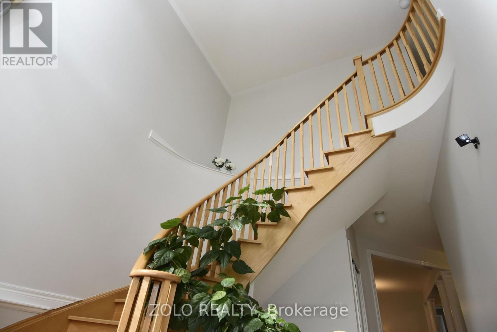 22 SHOWBOAT CRESCENT Image 5