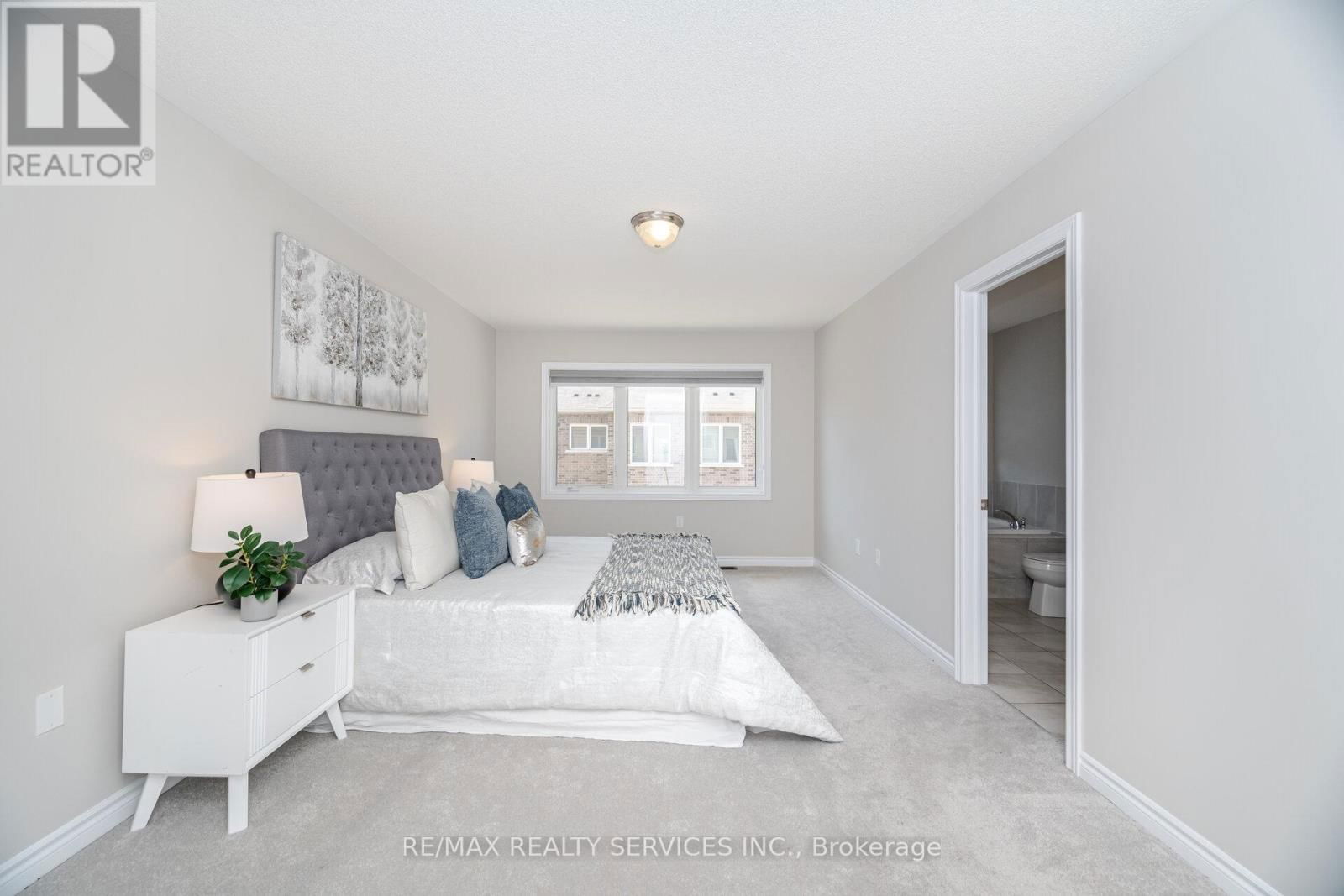 93 ROYAL FERN CRESCENT Image 18