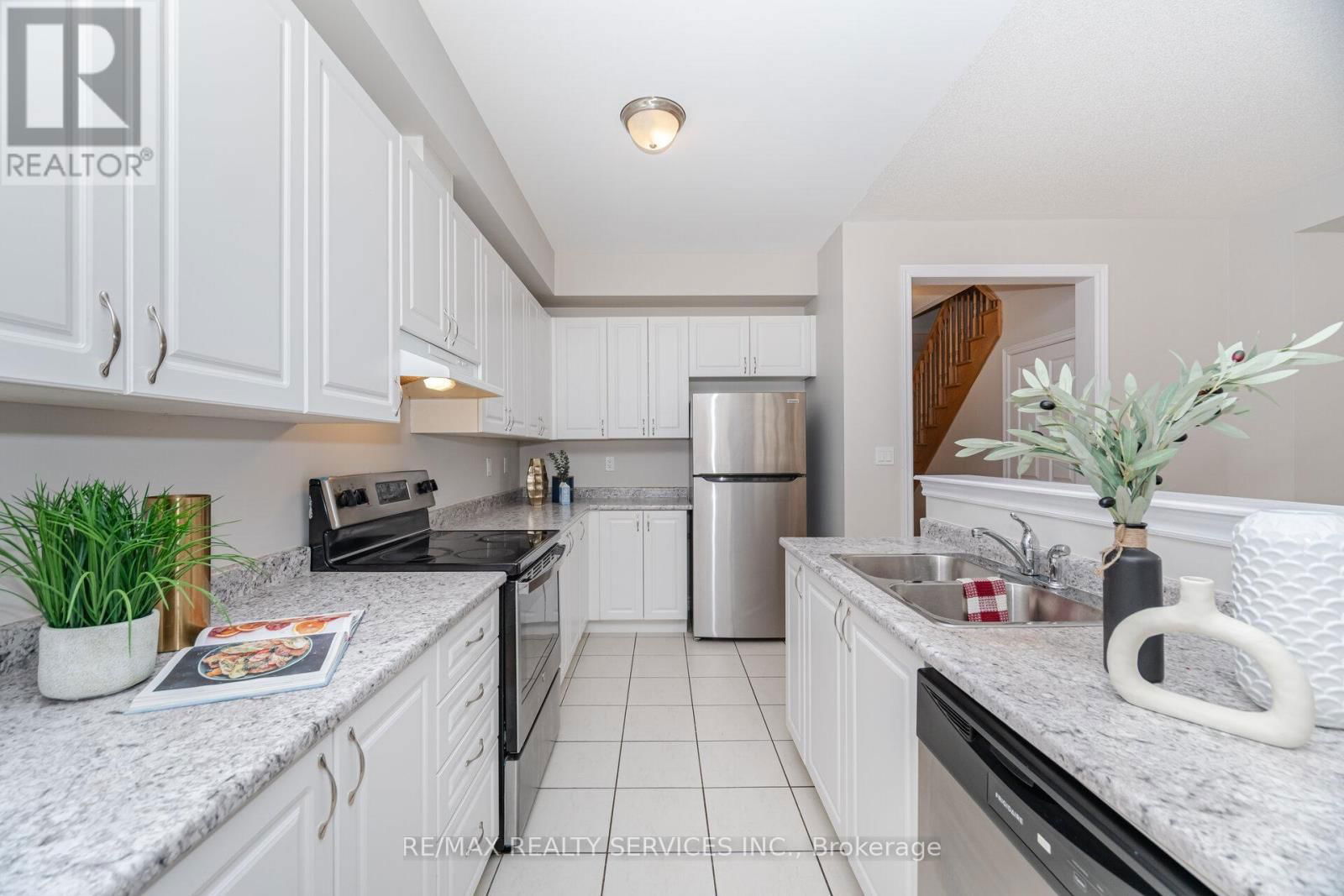 93 ROYAL FERN CRESCENT Image 3