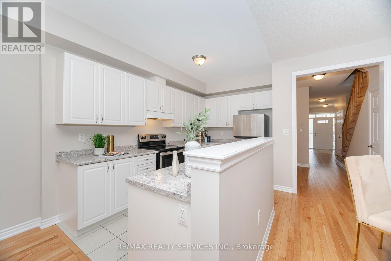93 ROYAL FERN CRESCENT Image 8