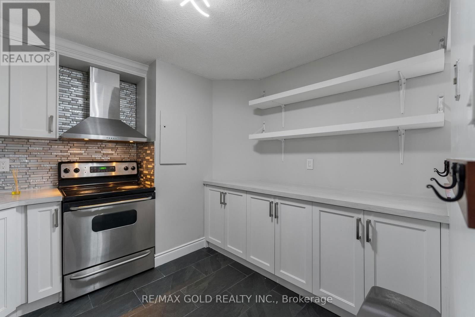 413 - 61 MARKBROOK LANE Image 17