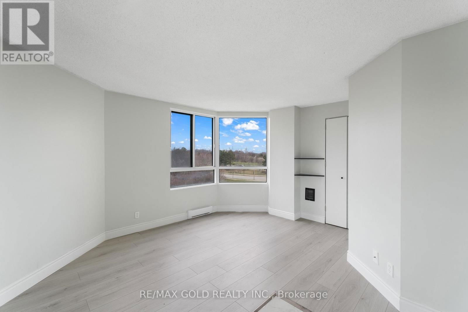 413 - 61 MARKBROOK LANE Image 26