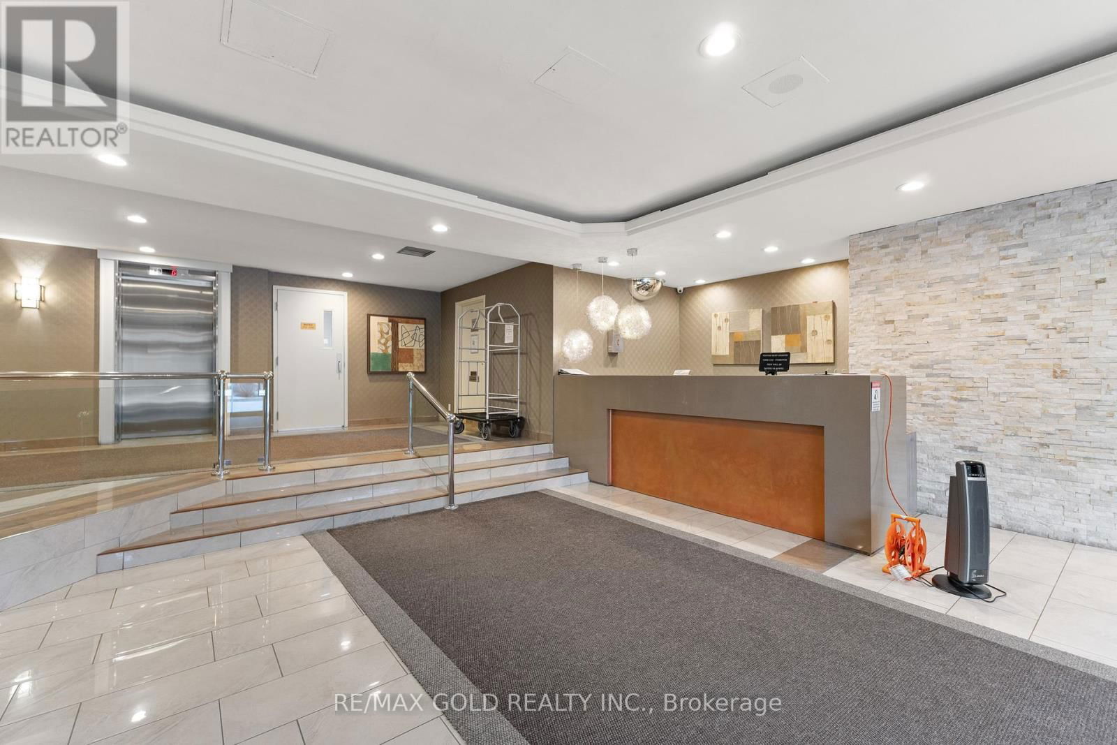 413 - 61 MARKBROOK LANE Image 35