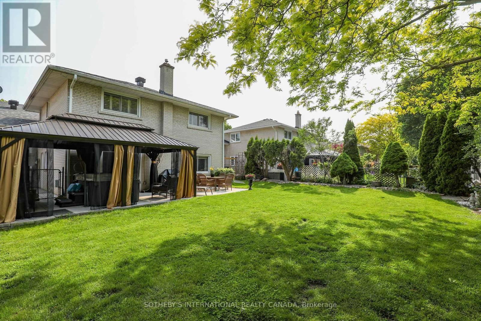 8 HUNTING RIDGE Image 31