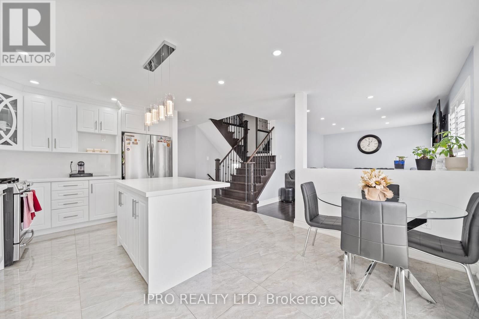 14 SADDLEBACK SQUARE Image 13