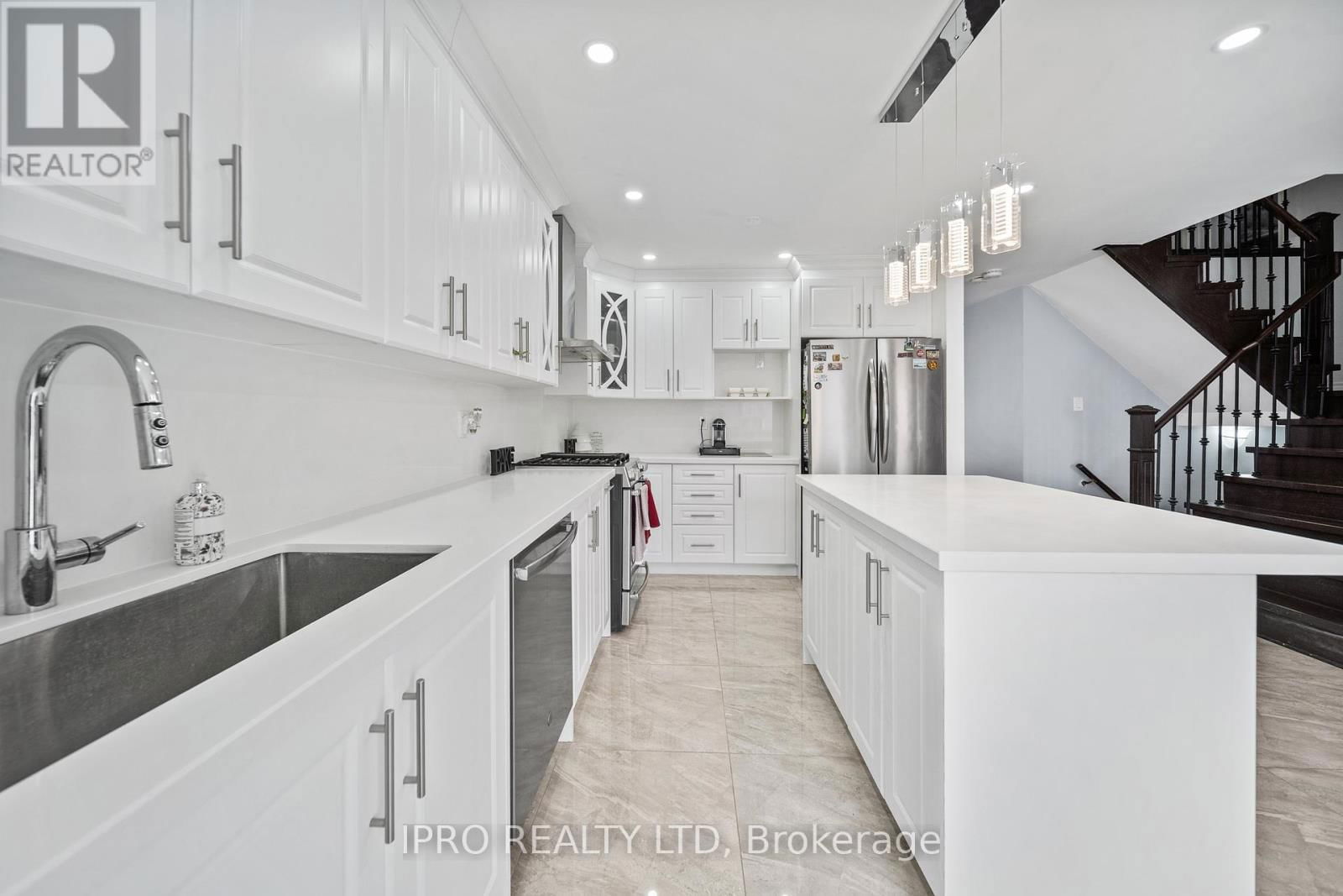 14 SADDLEBACK SQUARE Image 14