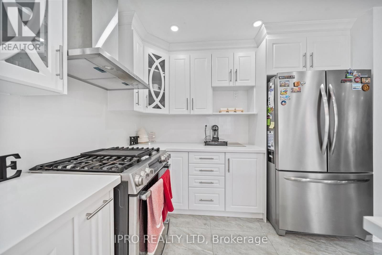 14 SADDLEBACK SQUARE Image 15