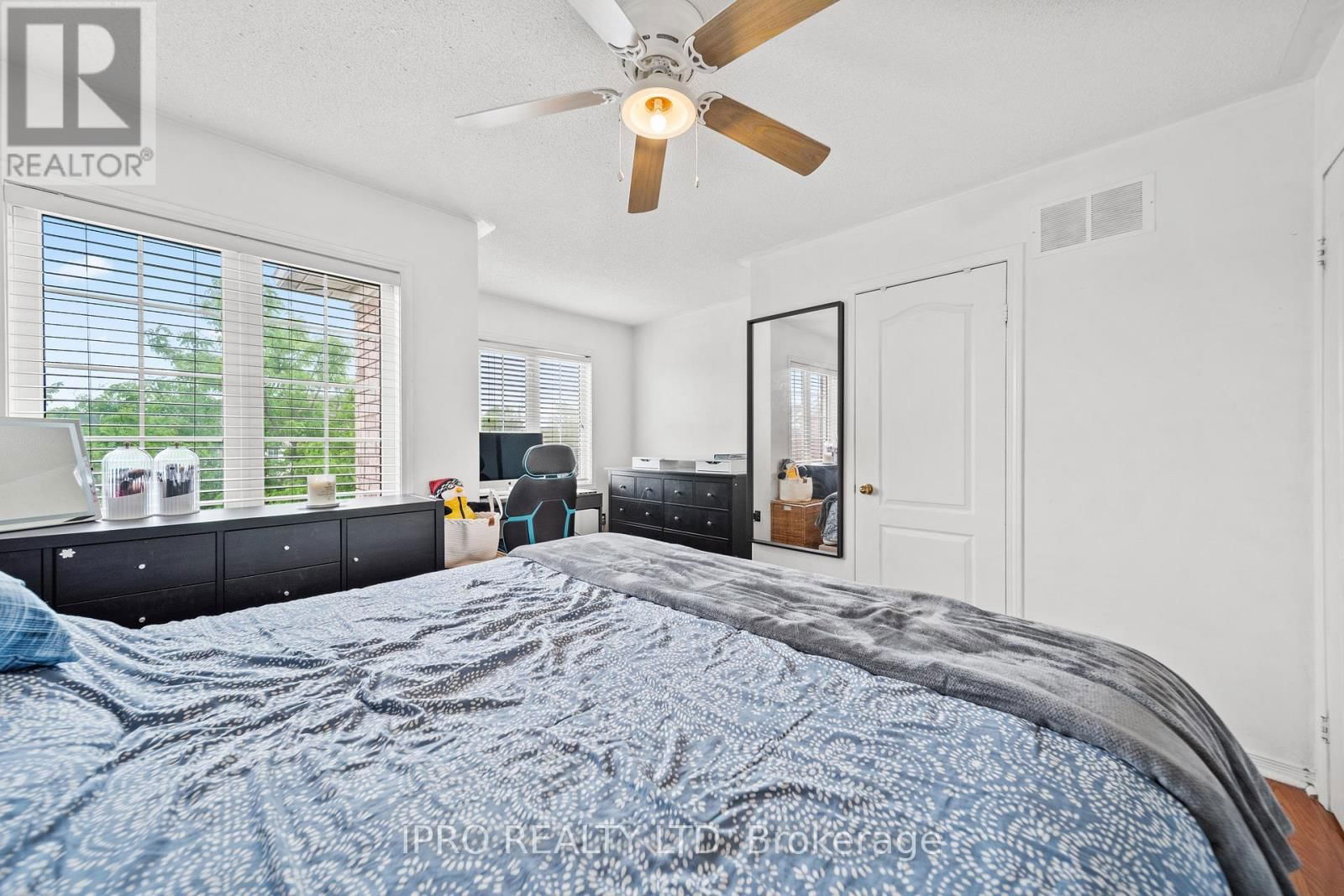 14 SADDLEBACK SQUARE Image 22