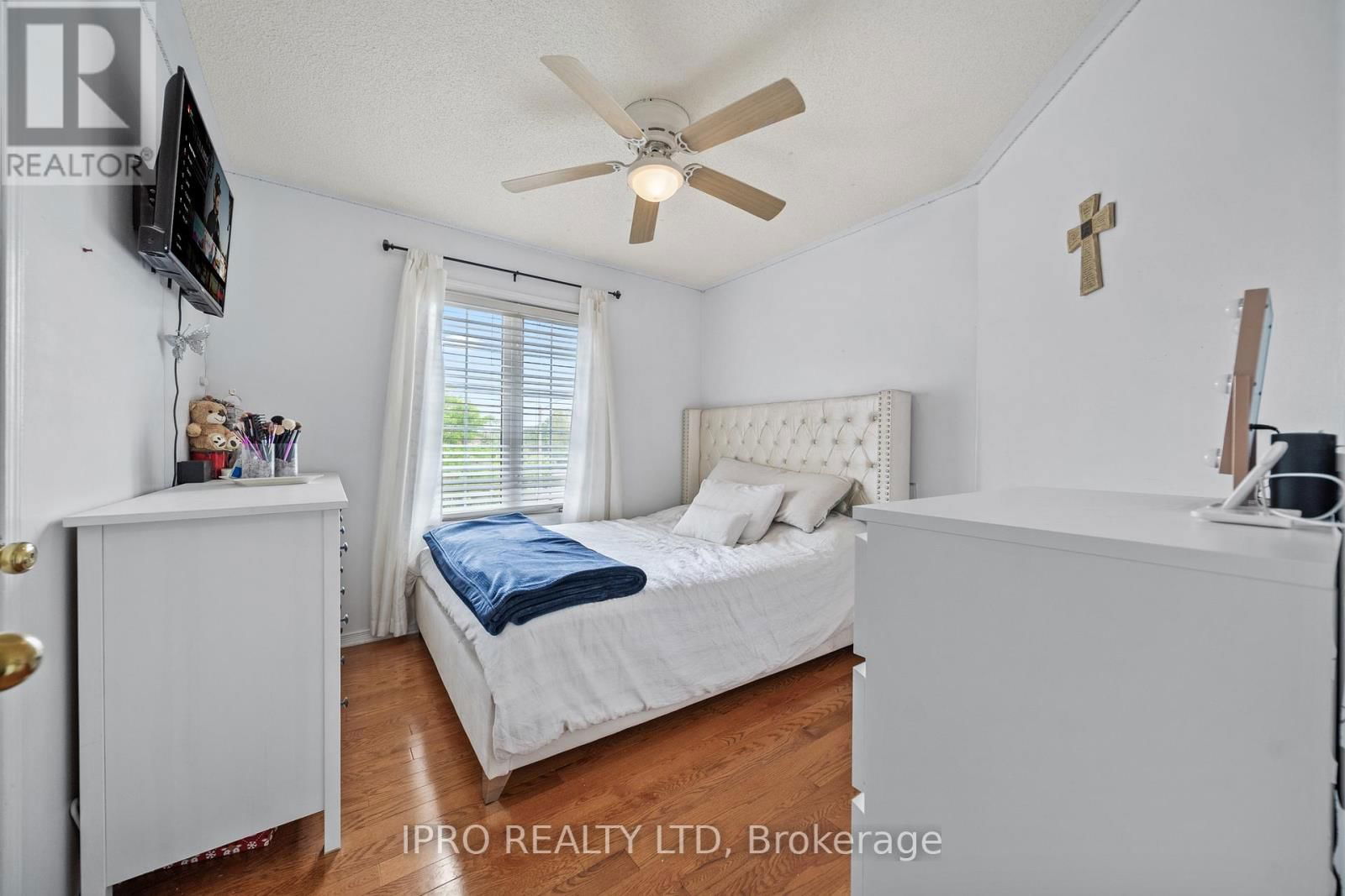 14 SADDLEBACK SQUARE Image 23