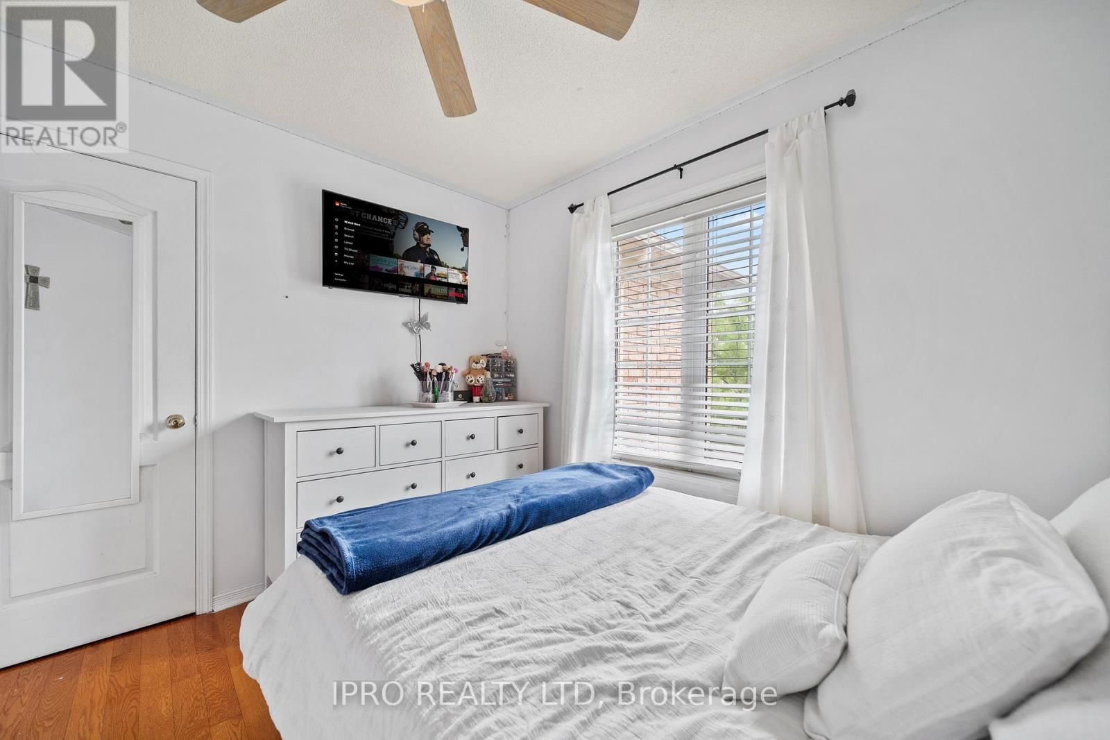 14 SADDLEBACK SQUARE Image 24