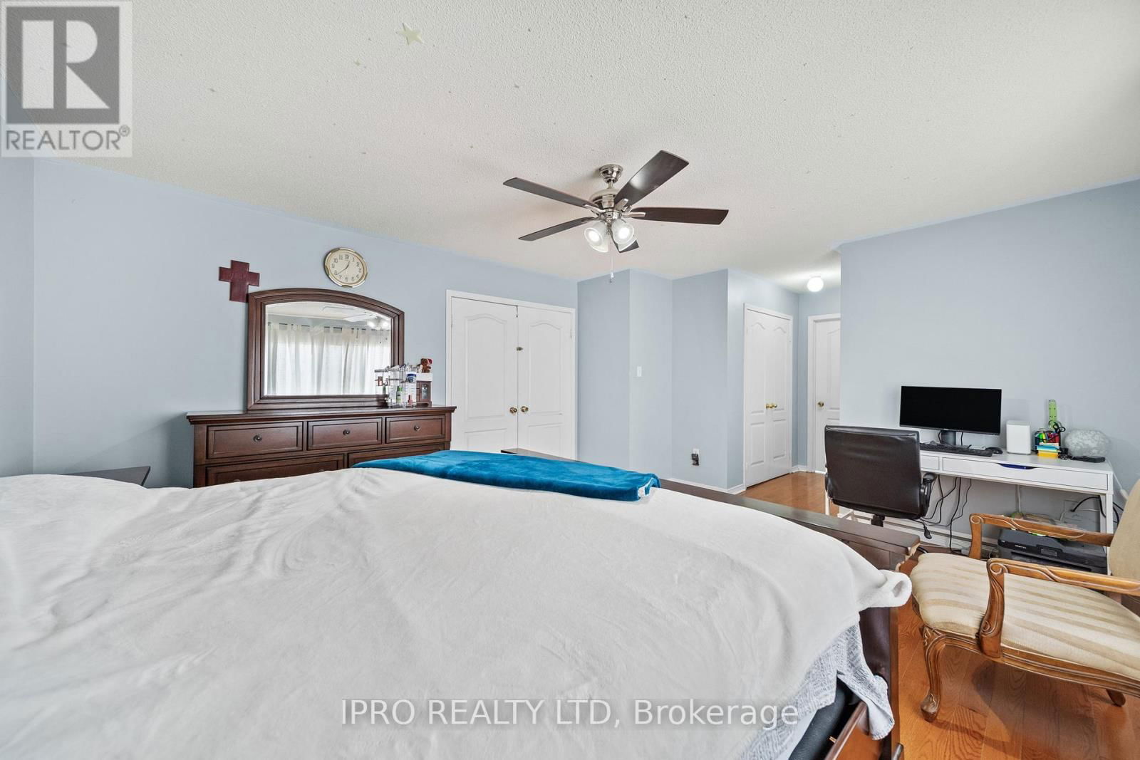 14 SADDLEBACK SQUARE Image 28