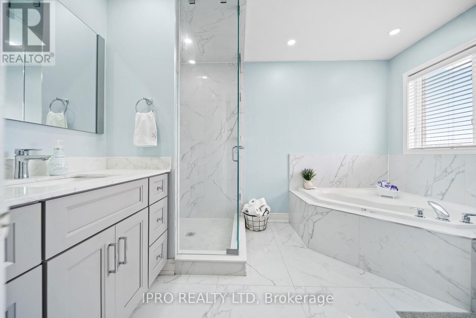 14 SADDLEBACK SQUARE Image 30