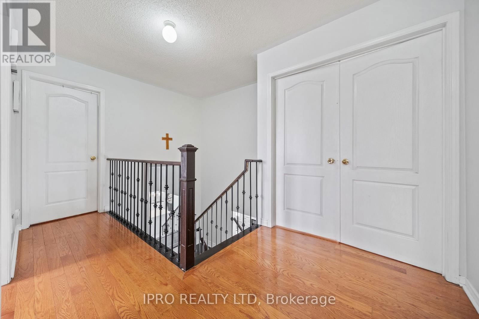 14 SADDLEBACK SQUARE Image 32