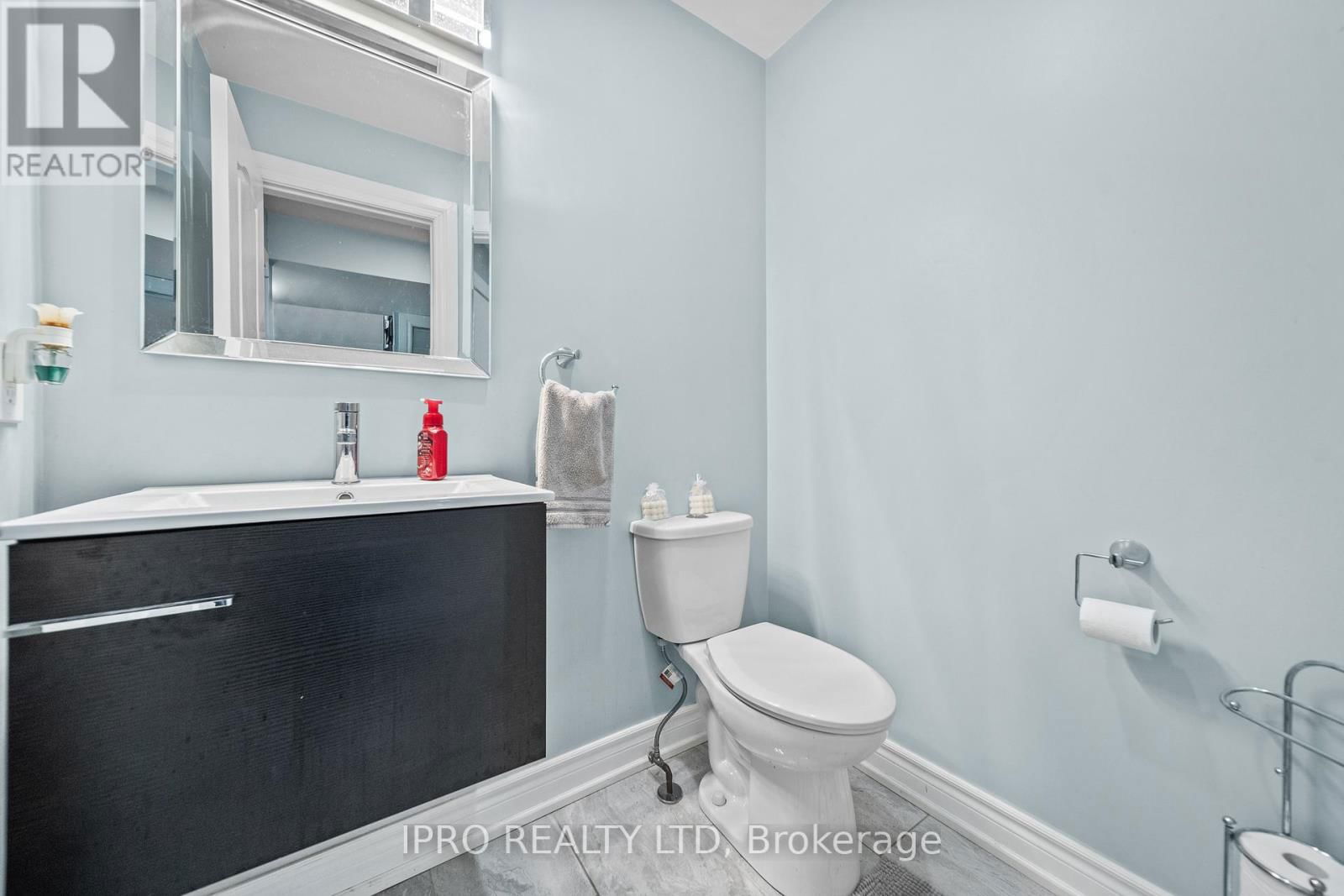 14 SADDLEBACK SQUARE Image 33